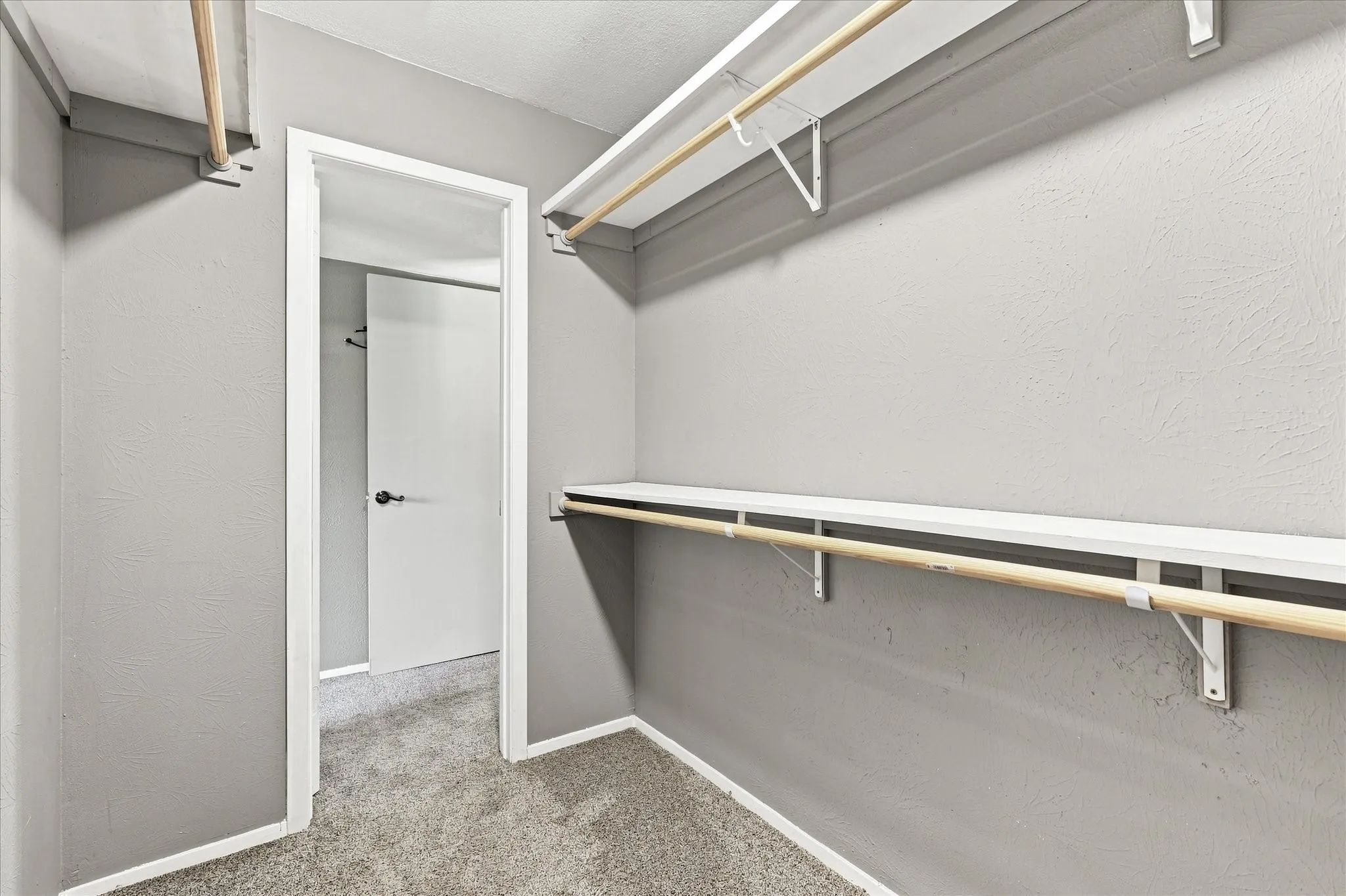 Single Family Residence For Sale in Dallas County , 12919 Woodbend Lane, Dallas, Texas 75243, 3 Bedroom, 3 Bathroom, Garage spaces, 1,620 Sqft, built in 1983, mls#21344638, Real Estate Agent in Dallas, Homes For Sale in Dallas county, Homes For Sale in Dallas, Realtor in Dallas Texas, Real Estate Brokerage Independent Realty Texas, Luminita Cordes Realtor