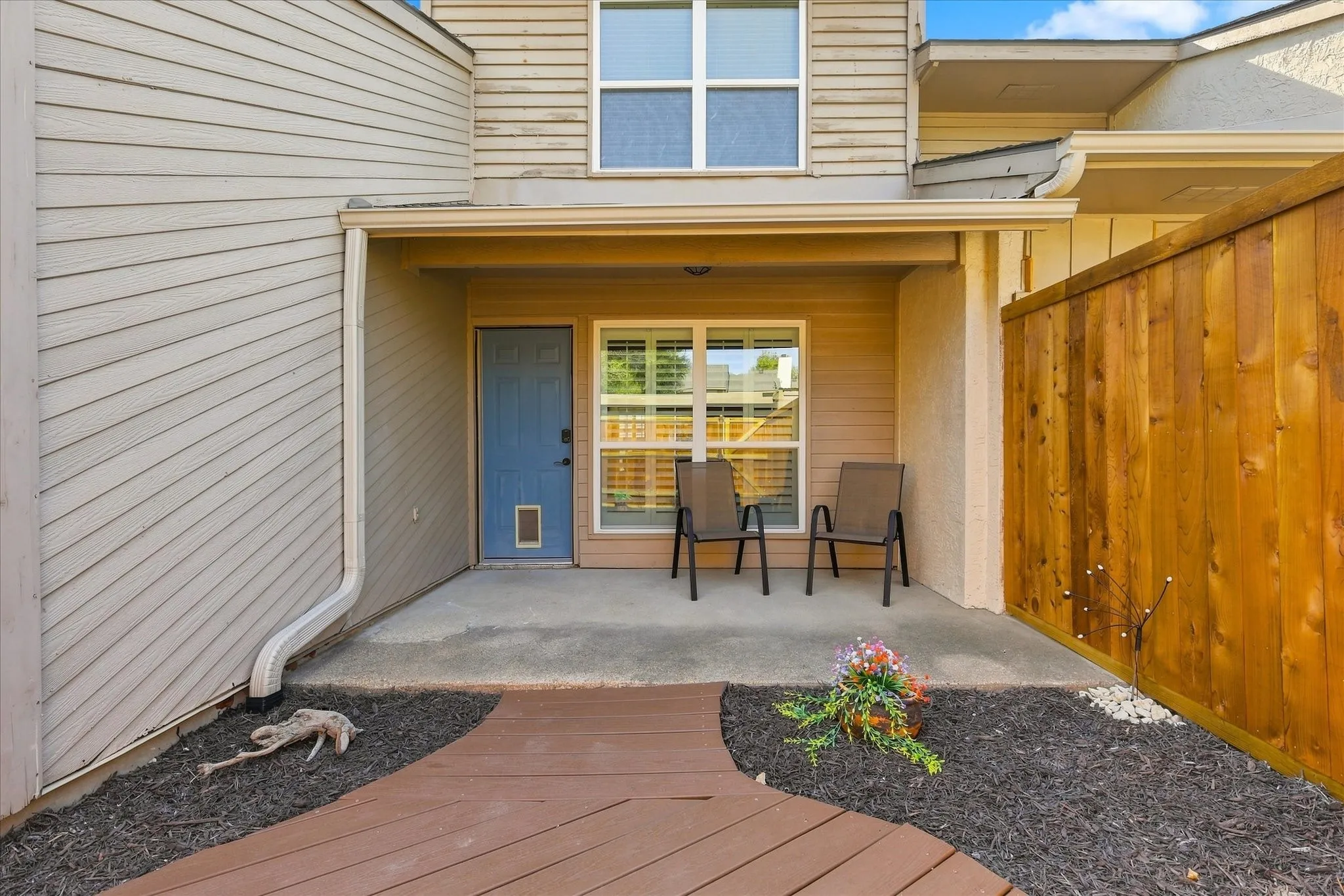 Single Family Residence For Sale in Dallas County , 12919 Woodbend Lane, Dallas, Texas 75243, 3 Bedroom, 3 Bathroom, Garage spaces, 1,620 Sqft, built in 1983, mls#21344638, Real Estate Agent in Dallas, Homes For Sale in Dallas county, Homes For Sale in Dallas, Realtor in Dallas Texas, Real Estate Brokerage Independent Realty Texas, Luminita Cordes Realtor