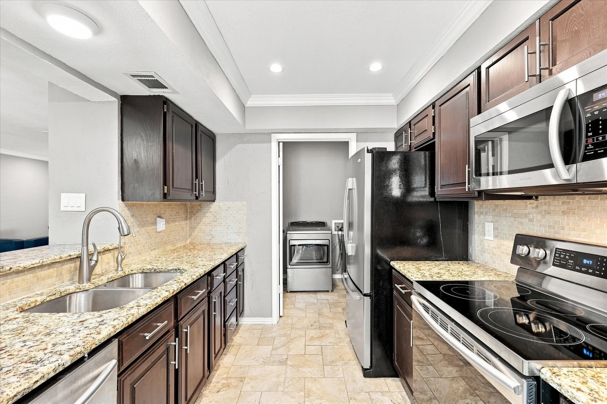 Single Family Residence For Sale in Dallas County , 12919 Woodbend Lane, Dallas, Texas 75243, 3 Bedroom, 3 Bathroom, Garage spaces, 1,620 Sqft, built in 1983, mls#21344638, Real Estate Agent in Dallas, Homes For Sale in Dallas county, Homes For Sale in Dallas, Realtor in Dallas Texas, Real Estate Brokerage Independent Realty Texas, Luminita Cordes Realtor