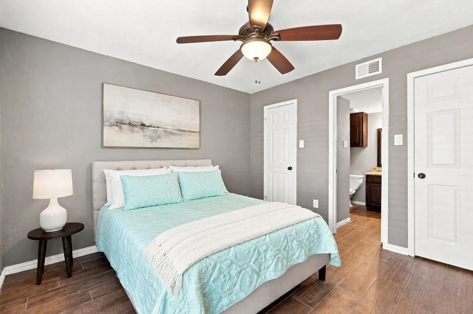 Single Family Residence For Sale in Dallas County , 12919 Woodbend Lane, Dallas, Texas 75243, 3 Bedroom, 3 Bathroom, Garage spaces, 1,620 Sqft, built in 1983, mls#21344638, Real Estate Agent in Dallas, Homes For Sale in Dallas county, Homes For Sale in Dallas, Realtor in Dallas Texas, Real Estate Brokerage Independent Realty Texas, Luminita Cordes Realtor