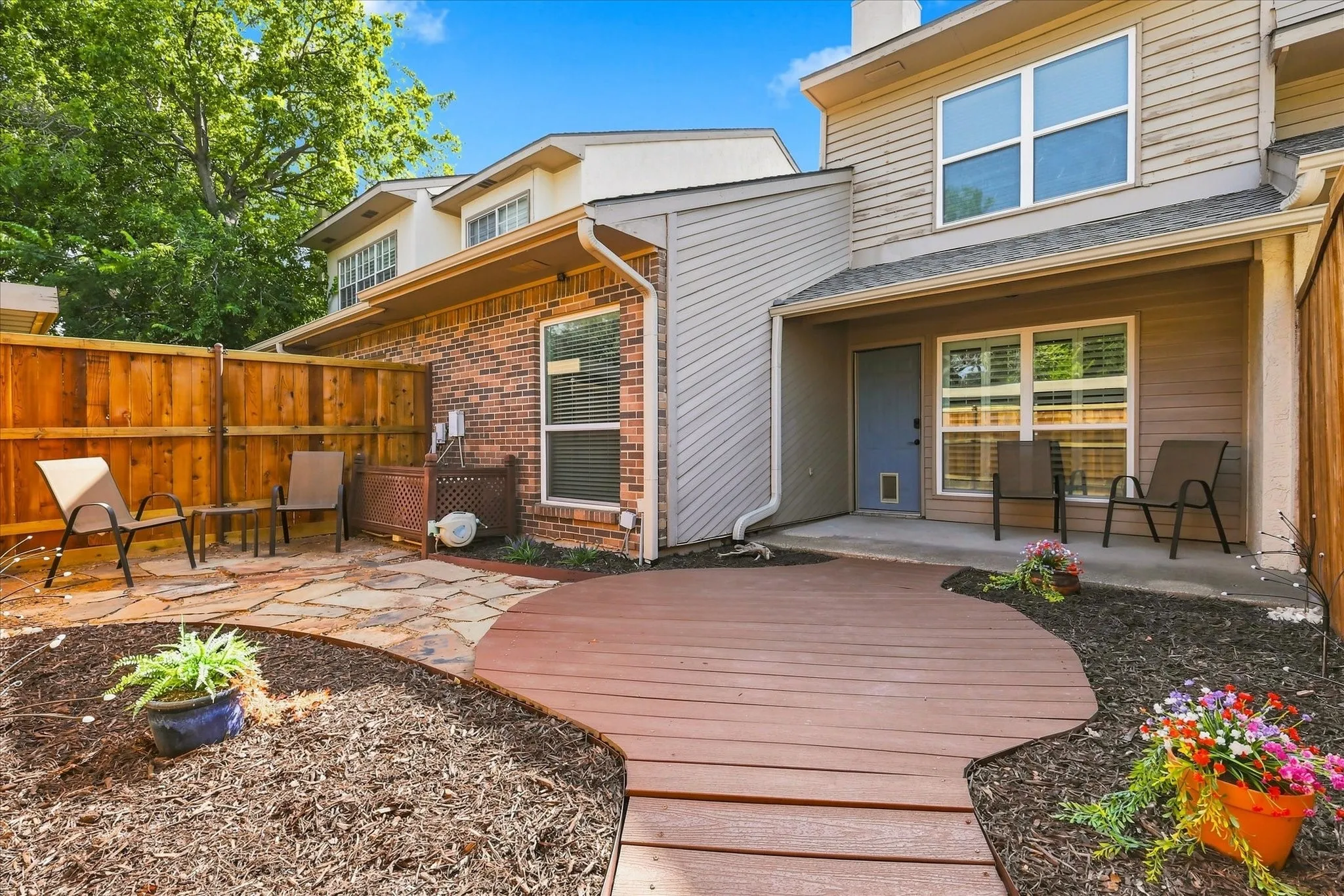 Single Family Residence For Sale in Dallas County , 12919 Woodbend Lane, Dallas, Texas 75243, 3 Bedroom, 3 Bathroom, Garage spaces, 1,620 Sqft, built in 1983, mls#21344638, Real Estate Agent in Dallas, Homes For Sale in Dallas county, Homes For Sale in Dallas, Realtor in Dallas Texas, Real Estate Brokerage Independent Realty Texas, Luminita Cordes Realtor