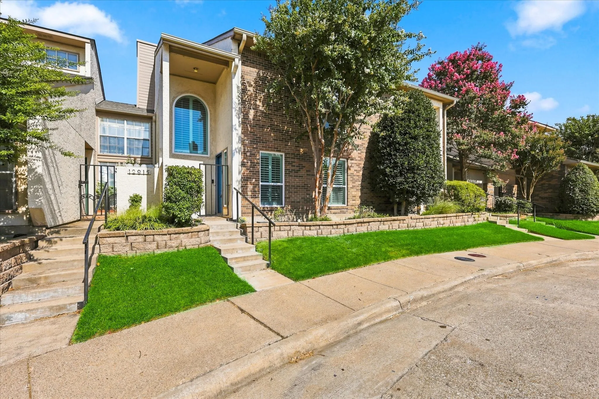 Single Family Residence For Sale in Dallas County , 12919 Woodbend Lane, Dallas, Texas 75243, 3 Bedroom, 3 Bathroom, Garage spaces, 1,620 Sqft, built in 1983, mls#21344638, Real Estate Agent in Dallas, Homes For Sale in Dallas county, Homes For Sale in Dallas, Realtor in Dallas Texas, Real Estate Brokerage Independent Realty Texas, Luminita Cordes Realtor