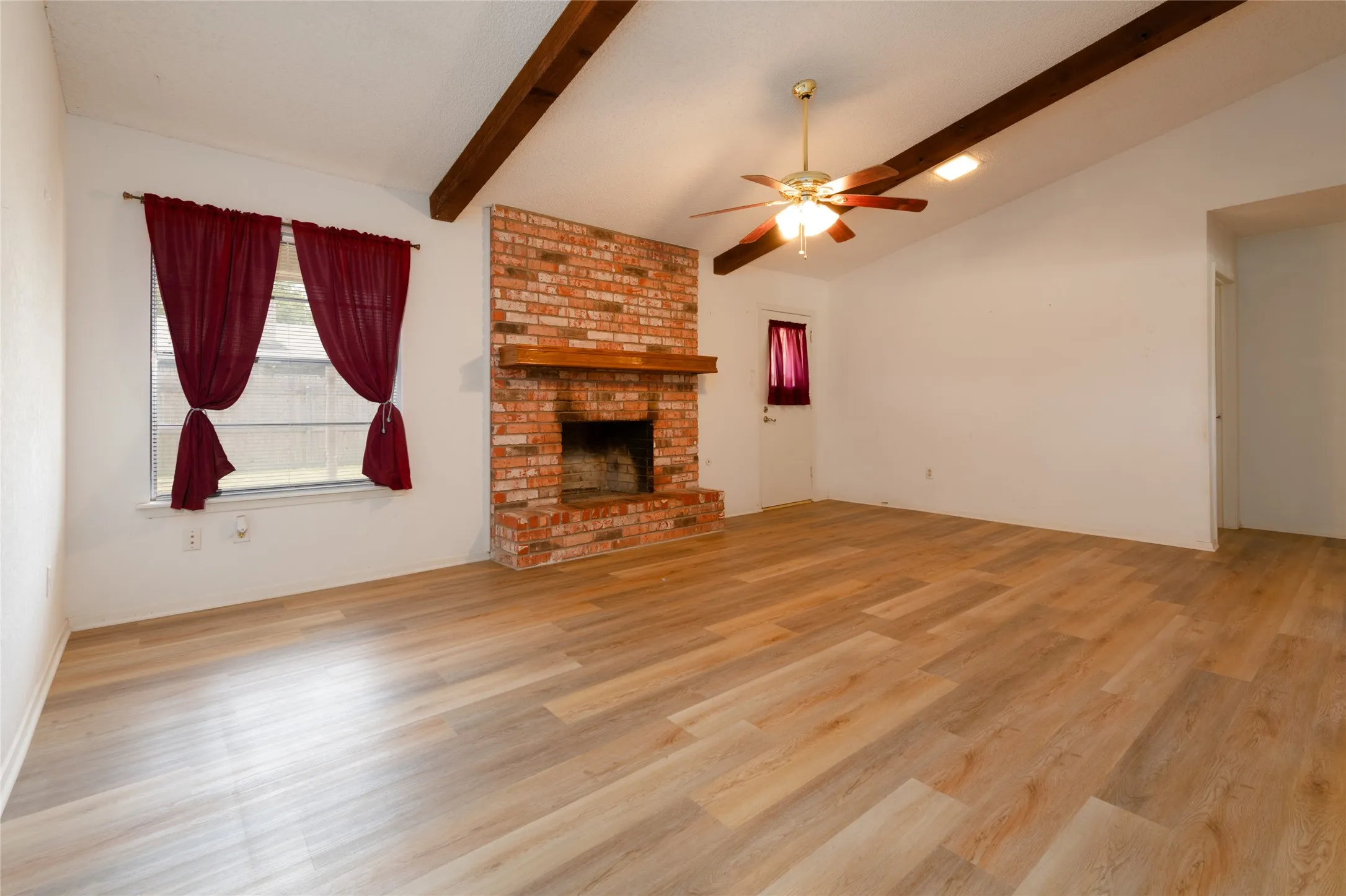 Single Family Residence For Sale in Taylor County , 3125 Winterhawk Drive, Abilene, Texas 79606, 3 Bedroom, 2 Bathroom, 2 Garage spaces, 1,758 Sqft, built in 1978, mls#21353717, Real Estate Agent in Abilene, Homes For Sale in Taylor county, Homes For Sale in Abilene, Realtor in Abilene Texas, Real Estate Brokerage Independent Realty Texas, Luminita Cordes Realtor