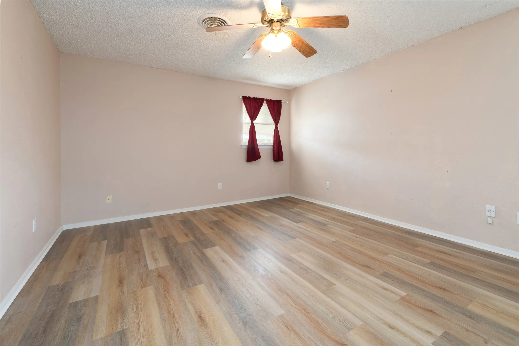 Single Family Residence For Sale in Taylor County , 3125 Winterhawk Drive, Abilene, Texas 79606, 3 Bedroom, 2 Bathroom, 2 Garage spaces, 1,758 Sqft, built in 1978, mls#21353717, Real Estate Agent in Abilene, Homes For Sale in Taylor county, Homes For Sale in Abilene, Realtor in Abilene Texas, Real Estate Brokerage Independent Realty Texas, Luminita Cordes Realtor