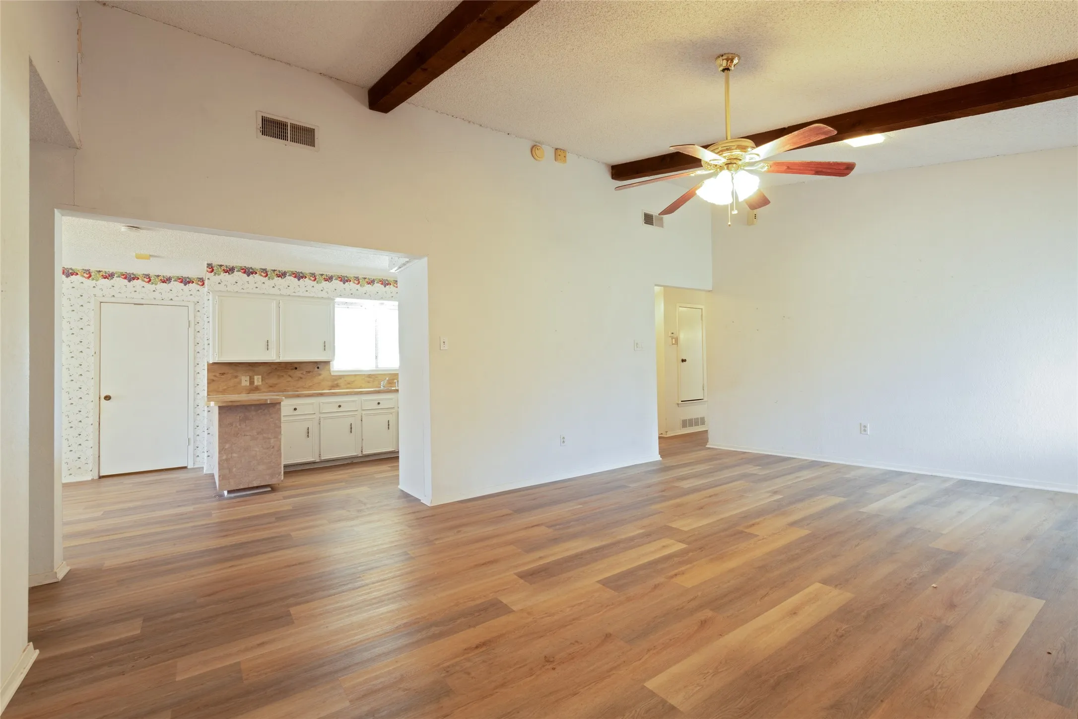 Single Family Residence For Sale in Taylor County , 3125 Winterhawk Drive, Abilene, Texas 79606, 3 Bedroom, 2 Bathroom, 2 Garage spaces, 1,758 Sqft, built in 1978, mls#21353717, Real Estate Agent in Abilene, Homes For Sale in Taylor county, Homes For Sale in Abilene, Realtor in Abilene Texas, Real Estate Brokerage Independent Realty Texas, Luminita Cordes Realtor