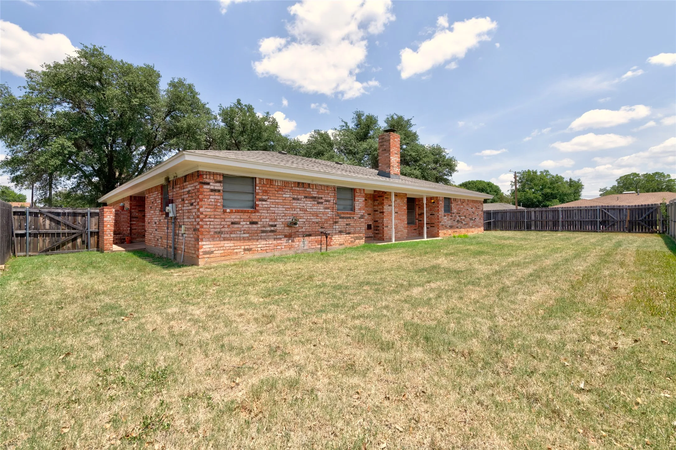 Single Family Residence For Sale in Taylor County , 3125 Winterhawk Drive, Abilene, Texas 79606, 3 Bedroom, 2 Bathroom, 2 Garage spaces, 1,758 Sqft, built in 1978, mls#21353717, Real Estate Agent in Abilene, Homes For Sale in Taylor county, Homes For Sale in Abilene, Realtor in Abilene Texas, Real Estate Brokerage Independent Realty Texas, Luminita Cordes Realtor