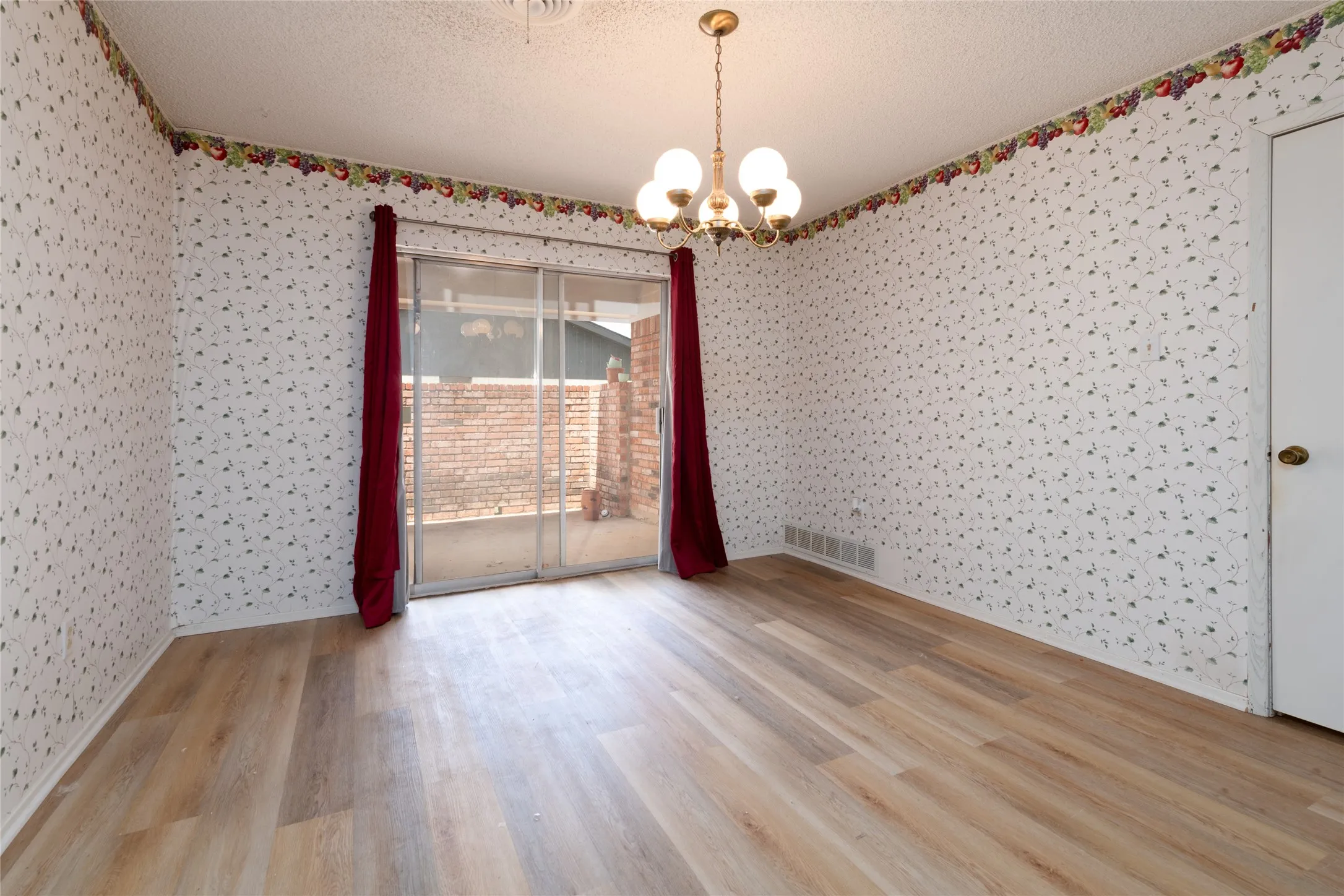 Single Family Residence For Sale in Taylor County , 3125 Winterhawk Drive, Abilene, Texas 79606, 3 Bedroom, 2 Bathroom, 2 Garage spaces, 1,758 Sqft, built in 1978, mls#21353717, Real Estate Agent in Abilene, Homes For Sale in Taylor county, Homes For Sale in Abilene, Realtor in Abilene Texas, Real Estate Brokerage Independent Realty Texas, Luminita Cordes Realtor