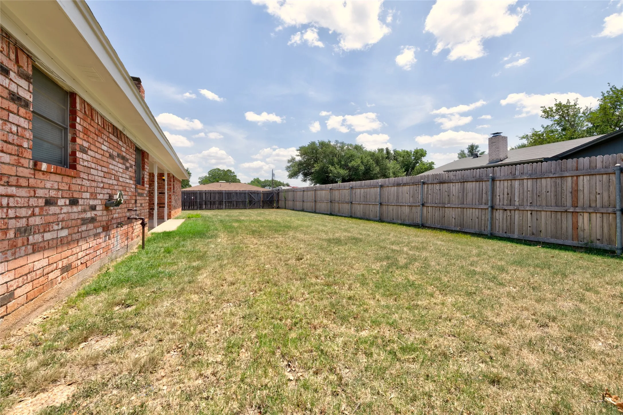 Single Family Residence For Sale in Taylor County , 3125 Winterhawk Drive, Abilene, Texas 79606, 3 Bedroom, 2 Bathroom, 2 Garage spaces, 1,758 Sqft, built in 1978, mls#21353717, Real Estate Agent in Abilene, Homes For Sale in Taylor county, Homes For Sale in Abilene, Realtor in Abilene Texas, Real Estate Brokerage Independent Realty Texas, Luminita Cordes Realtor