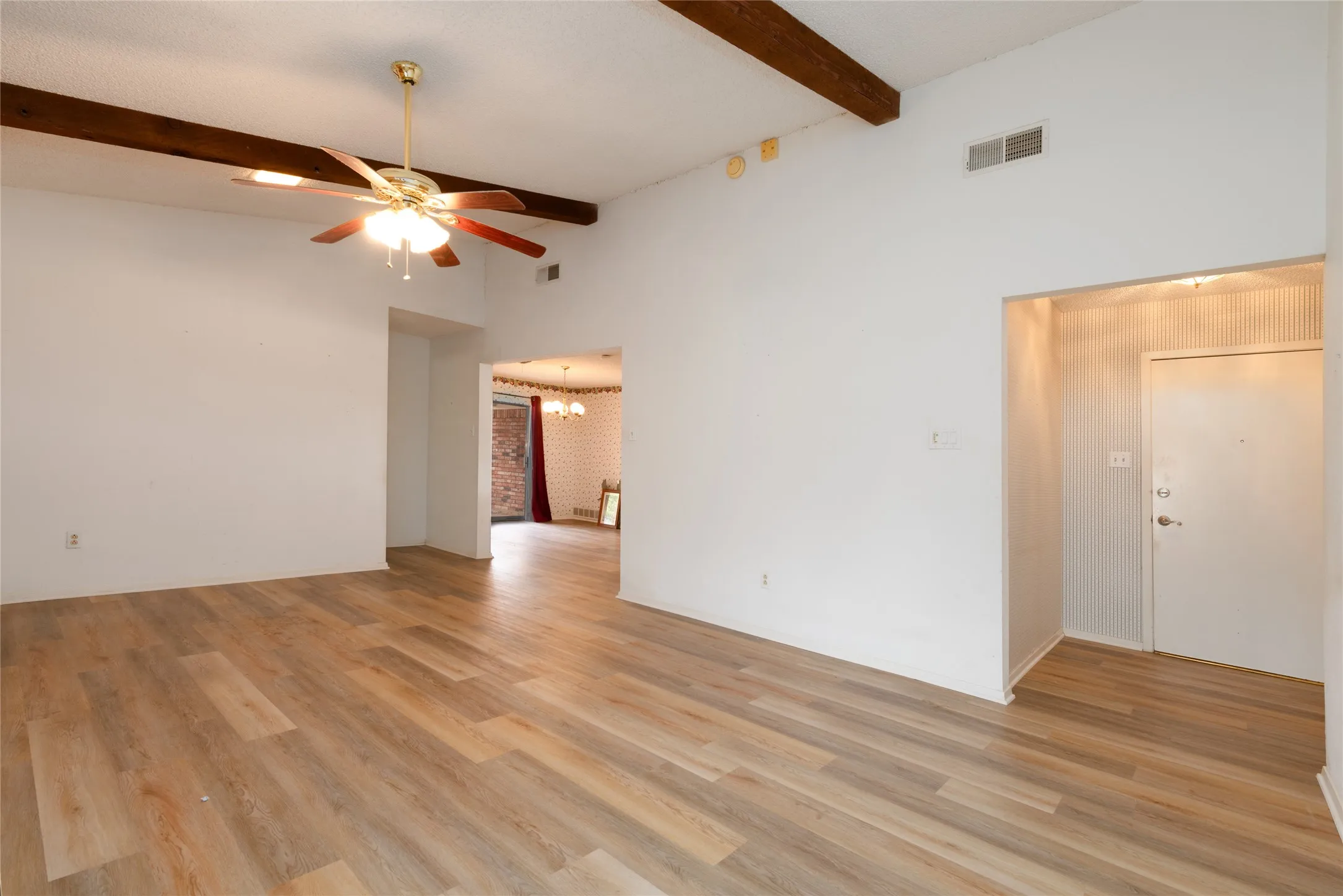 Single Family Residence For Sale in Taylor County , 3125 Winterhawk Drive, Abilene, Texas 79606, 3 Bedroom, 2 Bathroom, 2 Garage spaces, 1,758 Sqft, built in 1978, mls#21353717, Real Estate Agent in Abilene, Homes For Sale in Taylor county, Homes For Sale in Abilene, Realtor in Abilene Texas, Real Estate Brokerage Independent Realty Texas, Luminita Cordes Realtor