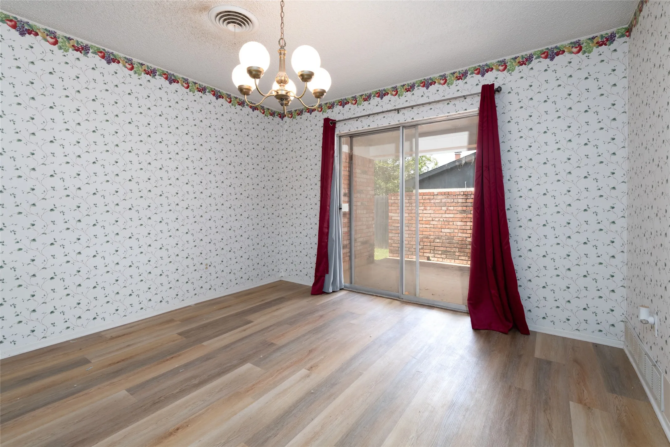 Single Family Residence For Sale in Taylor County , 3125 Winterhawk Drive, Abilene, Texas 79606, 3 Bedroom, 2 Bathroom, 2 Garage spaces, 1,758 Sqft, built in 1978, mls#21353717, Real Estate Agent in Abilene, Homes For Sale in Taylor county, Homes For Sale in Abilene, Realtor in Abilene Texas, Real Estate Brokerage Independent Realty Texas, Luminita Cordes Realtor