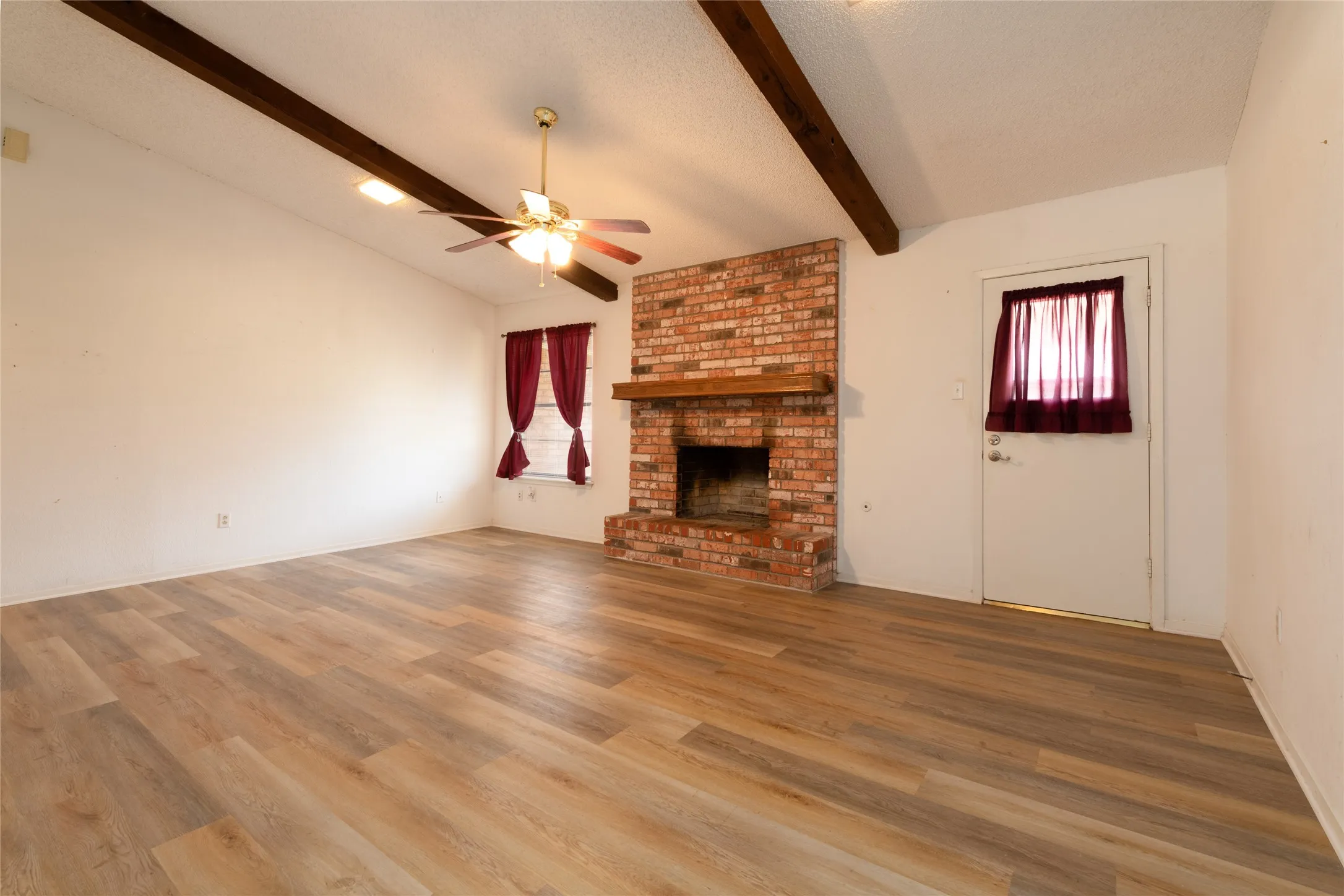 Single Family Residence For Sale in Taylor County , 3125 Winterhawk Drive, Abilene, Texas 79606, 3 Bedroom, 2 Bathroom, 2 Garage spaces, 1,758 Sqft, built in 1978, mls#21353717, Real Estate Agent in Abilene, Homes For Sale in Taylor county, Homes For Sale in Abilene, Realtor in Abilene Texas, Real Estate Brokerage Independent Realty Texas, Luminita Cordes Realtor