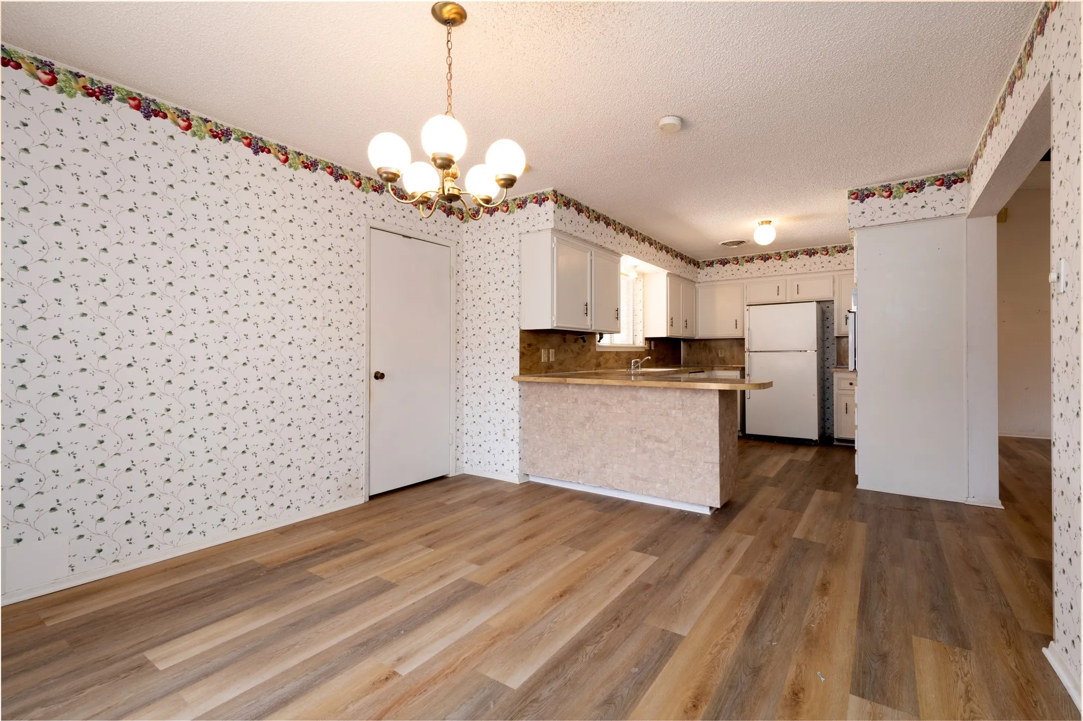 Single Family Residence For Sale in Taylor County , 3125 Winterhawk Drive, Abilene, Texas 79606, 3 Bedroom, 2 Bathroom, 2 Garage spaces, 1,758 Sqft, built in 1978, mls#21353717, Real Estate Agent in Abilene, Homes For Sale in Taylor county, Homes For Sale in Abilene, Realtor in Abilene Texas, Real Estate Brokerage Independent Realty Texas, Luminita Cordes Realtor