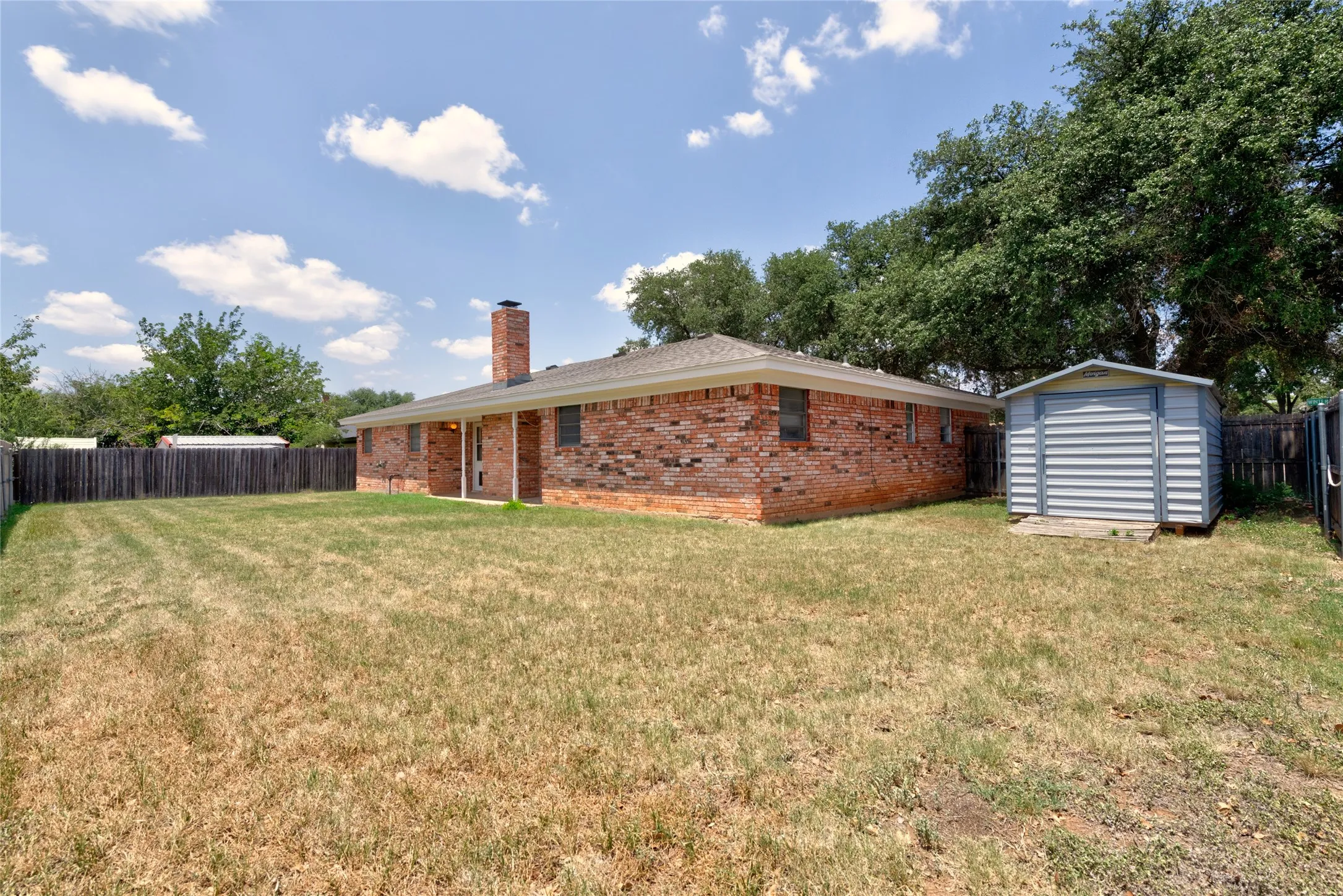 Single Family Residence For Sale in Taylor County , 3125 Winterhawk Drive, Abilene, Texas 79606, 3 Bedroom, 2 Bathroom, 2 Garage spaces, 1,758 Sqft, built in 1978, mls#21353717, Real Estate Agent in Abilene, Homes For Sale in Taylor county, Homes For Sale in Abilene, Realtor in Abilene Texas, Real Estate Brokerage Independent Realty Texas, Luminita Cordes Realtor