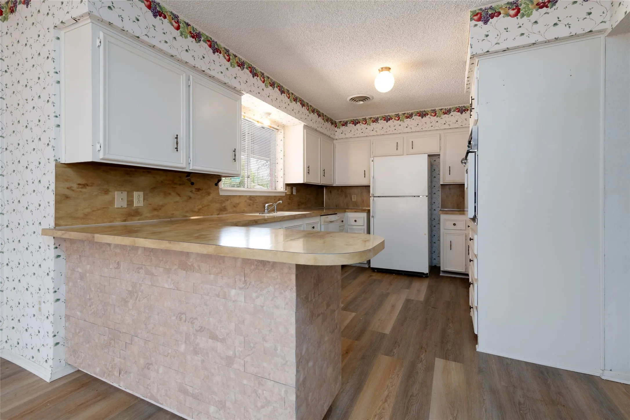 Single Family Residence For Sale in Taylor County , 3125 Winterhawk Drive, Abilene, Texas 79606, 3 Bedroom, 2 Bathroom, 2 Garage spaces, 1,758 Sqft, built in 1978, mls#21353717, Real Estate Agent in Abilene, Homes For Sale in Taylor county, Homes For Sale in Abilene, Realtor in Abilene Texas, Real Estate Brokerage Independent Realty Texas, Luminita Cordes Realtor