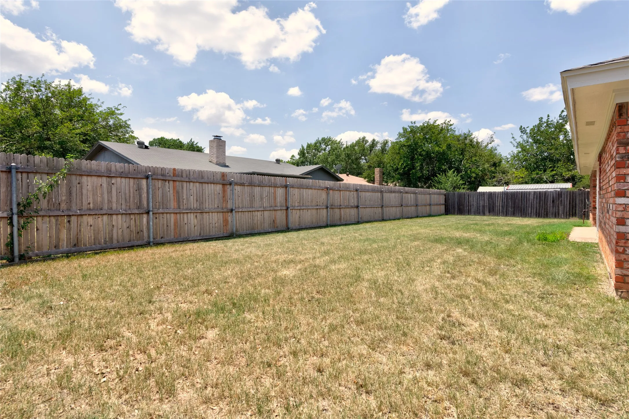 Single Family Residence For Sale in Taylor County , 3125 Winterhawk Drive, Abilene, Texas 79606, 3 Bedroom, 2 Bathroom, 2 Garage spaces, 1,758 Sqft, built in 1978, mls#21353717, Real Estate Agent in Abilene, Homes For Sale in Taylor county, Homes For Sale in Abilene, Realtor in Abilene Texas, Real Estate Brokerage Independent Realty Texas, Luminita Cordes Realtor