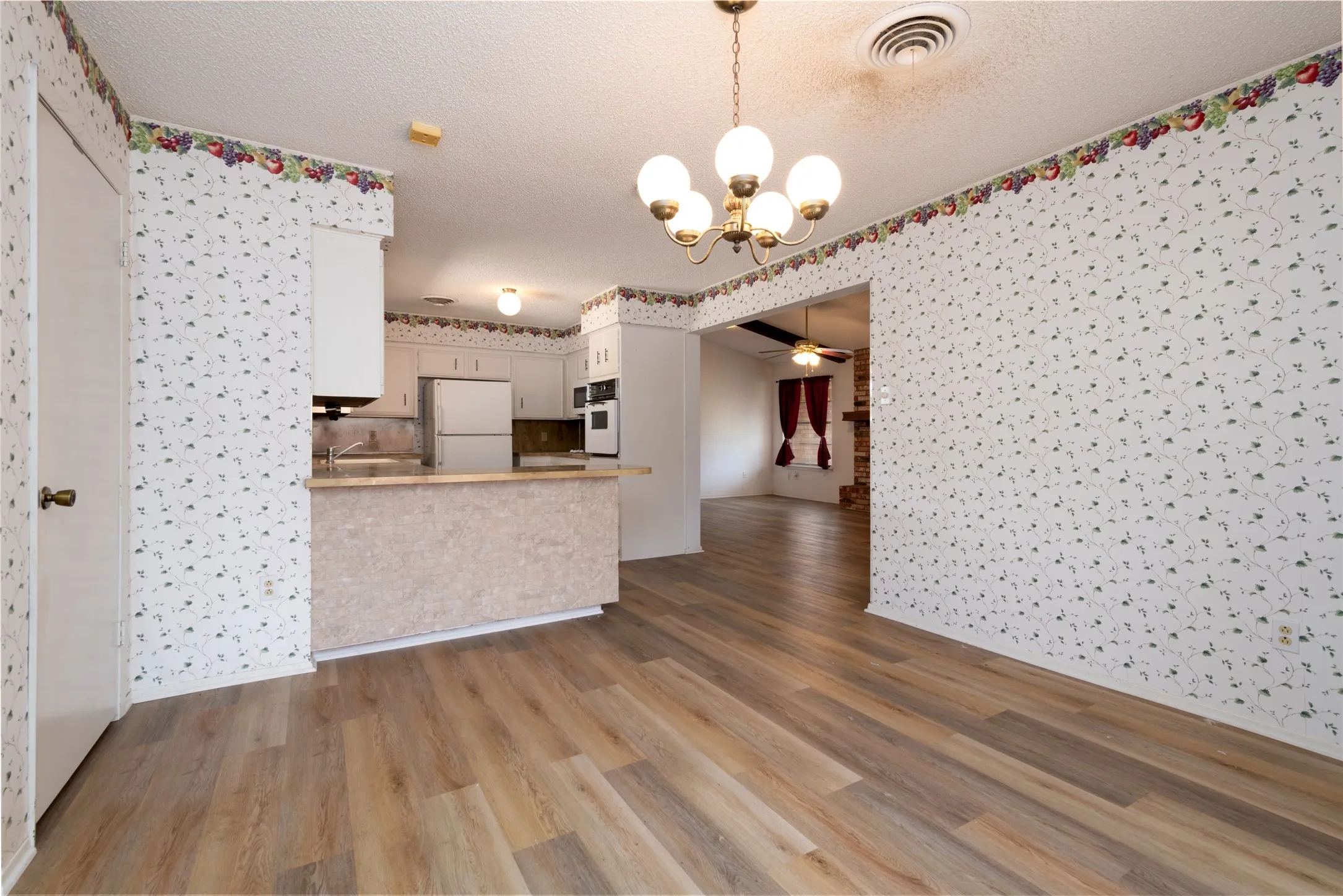 Single Family Residence For Sale in Taylor County , 3125 Winterhawk Drive, Abilene, Texas 79606, 3 Bedroom, 2 Bathroom, 2 Garage spaces, 1,758 Sqft, built in 1978, mls#21353717, Real Estate Agent in Abilene, Homes For Sale in Taylor county, Homes For Sale in Abilene, Realtor in Abilene Texas, Real Estate Brokerage Independent Realty Texas, Luminita Cordes Realtor