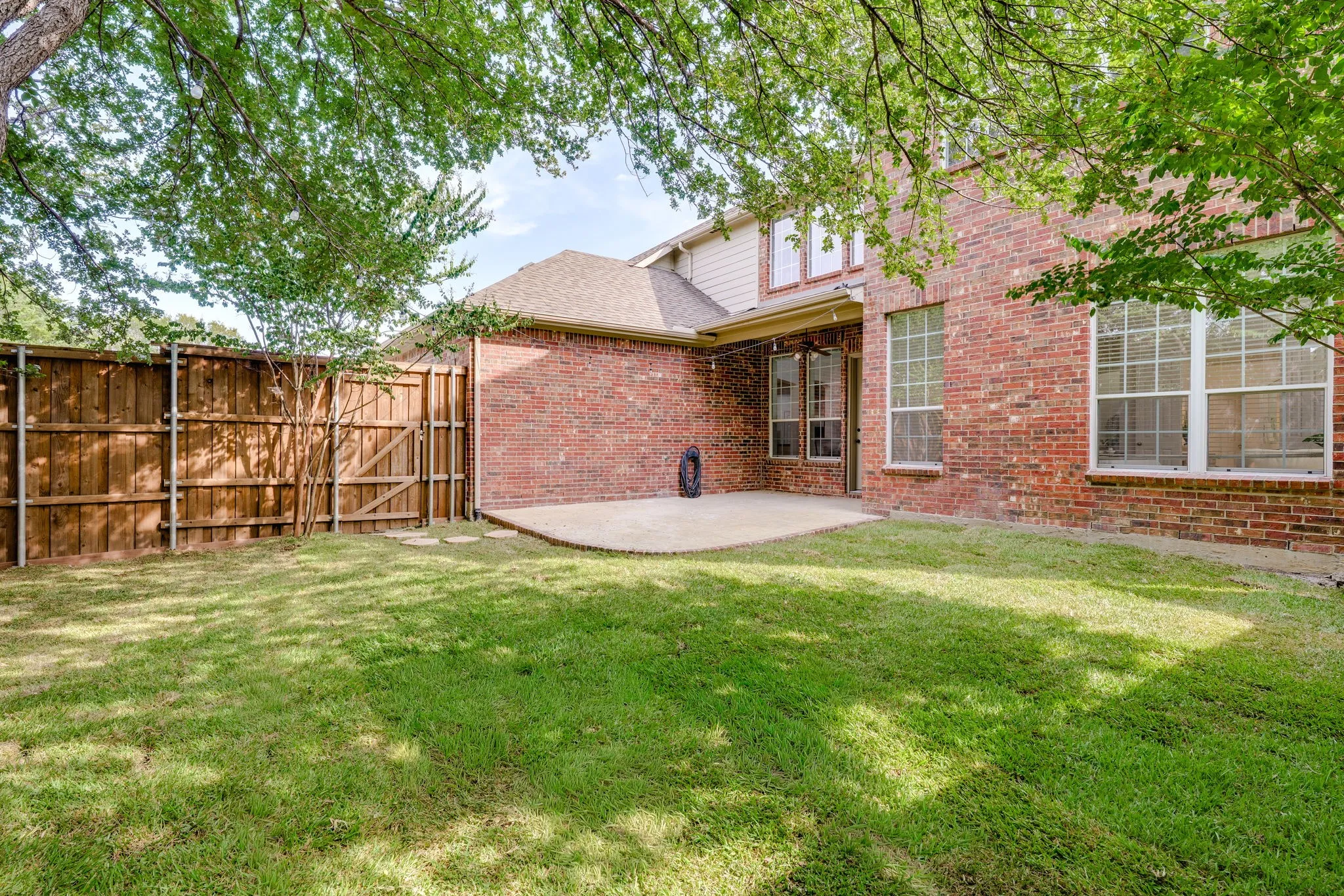 Single Family Residence For Sale in Denton County , 2180 Mustang Trail, Frisco, Texas 75033, 5 Bedroom, 4 Bathroom, 2 Garage spaces, 3,851 Sqft, built in 2004, mls#21353982, Real Estate Agent in Frisco, Homes For Sale in Denton county, Homes For Sale in Frisco, Realtor in Frisco Texas, Real Estate Brokerage Independent Realty Texas, Luminita Cordes Realtor