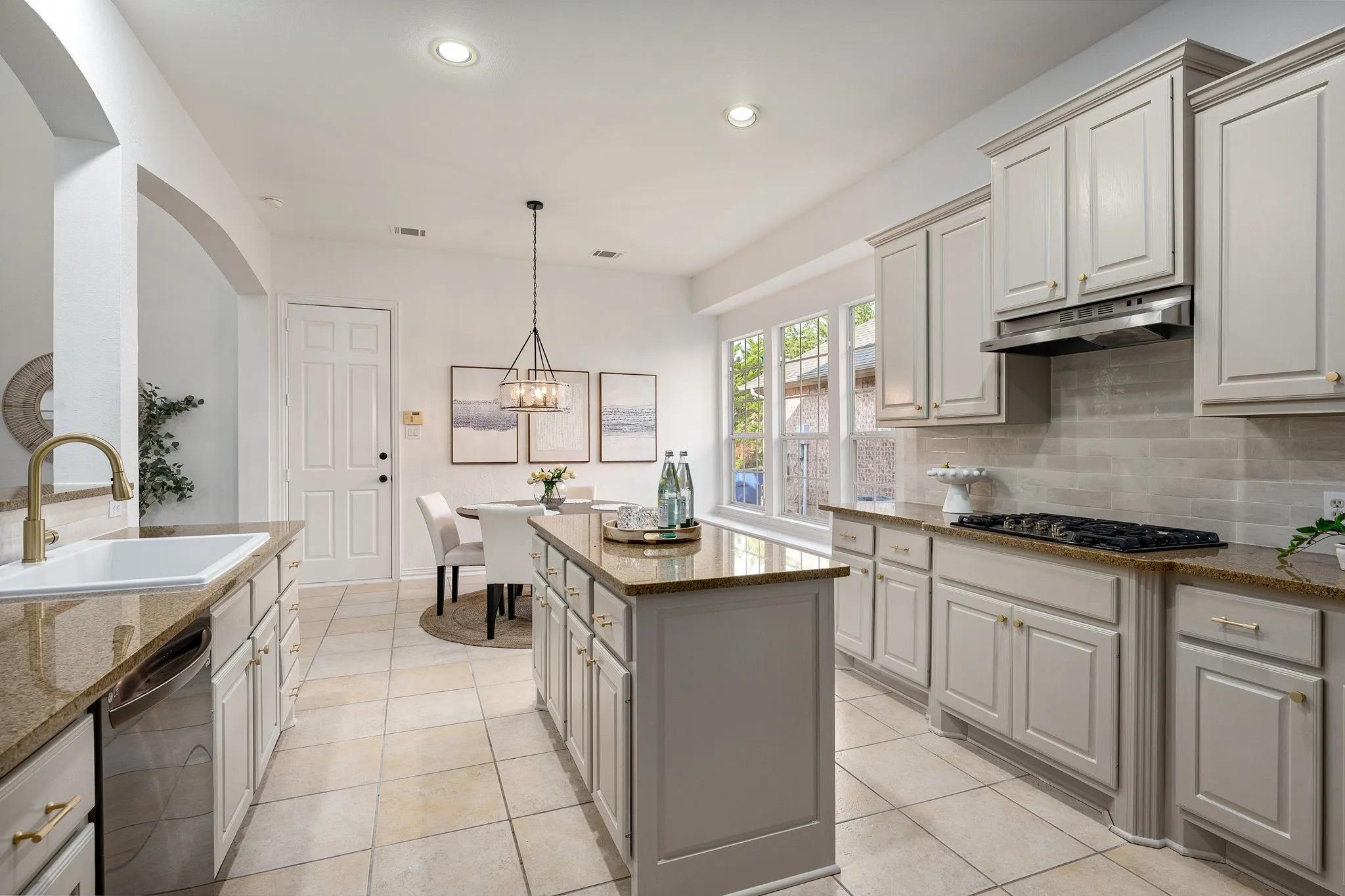 Single Family Residence For Sale in Denton County , 2180 Mustang Trail, Frisco, Texas 75033, 5 Bedroom, 4 Bathroom, 2 Garage spaces, 3,851 Sqft, built in 2004, mls#21353982, Real Estate Agent in Frisco, Homes For Sale in Denton county, Homes For Sale in Frisco, Realtor in Frisco Texas, Real Estate Brokerage Independent Realty Texas, Luminita Cordes Realtor