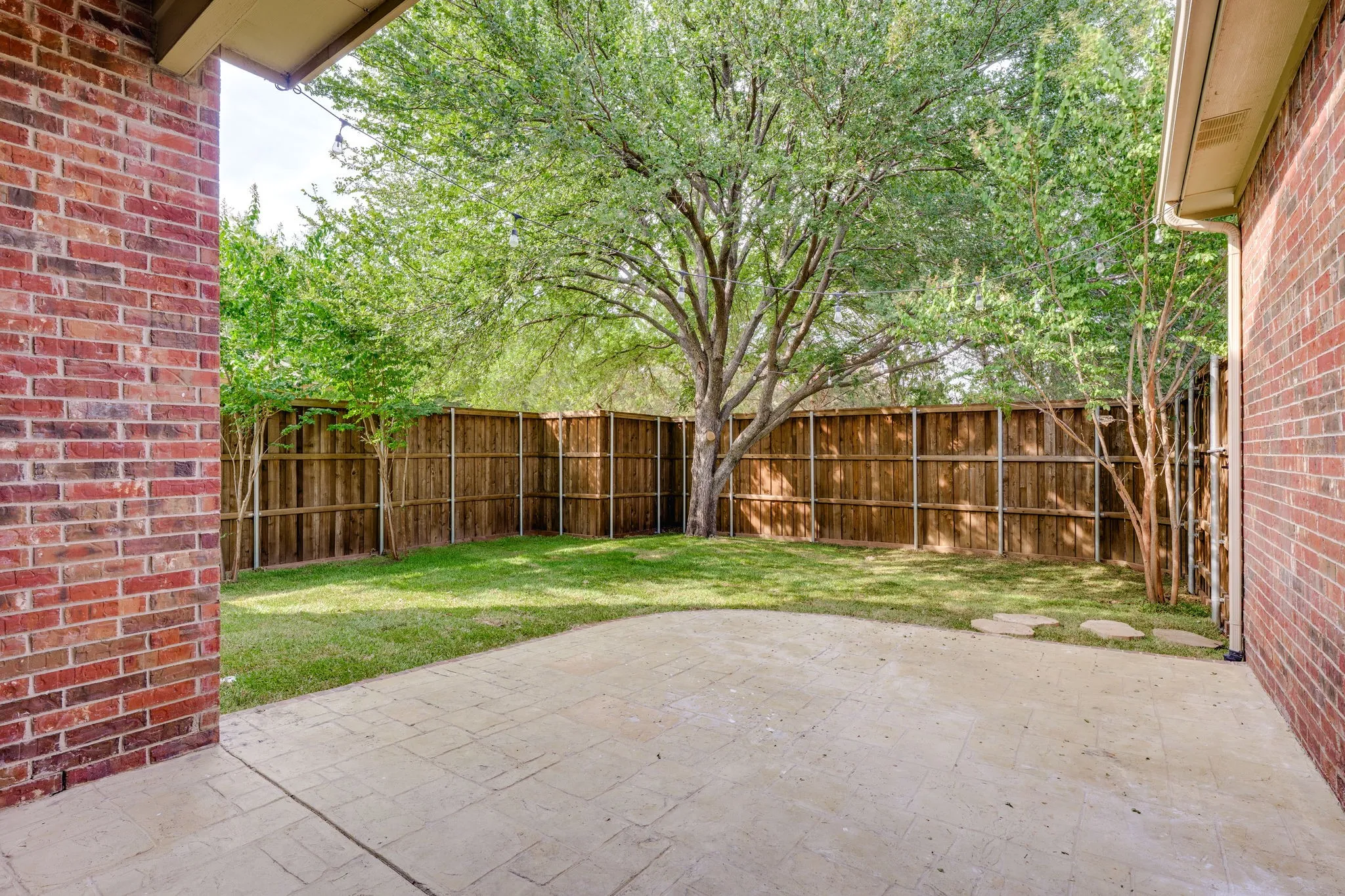 Single Family Residence For Sale in Denton County , 2180 Mustang Trail, Frisco, Texas 75033, 5 Bedroom, 4 Bathroom, 2 Garage spaces, 3,851 Sqft, built in 2004, mls#21353982, Real Estate Agent in Frisco, Homes For Sale in Denton county, Homes For Sale in Frisco, Realtor in Frisco Texas, Real Estate Brokerage Independent Realty Texas, Luminita Cordes Realtor