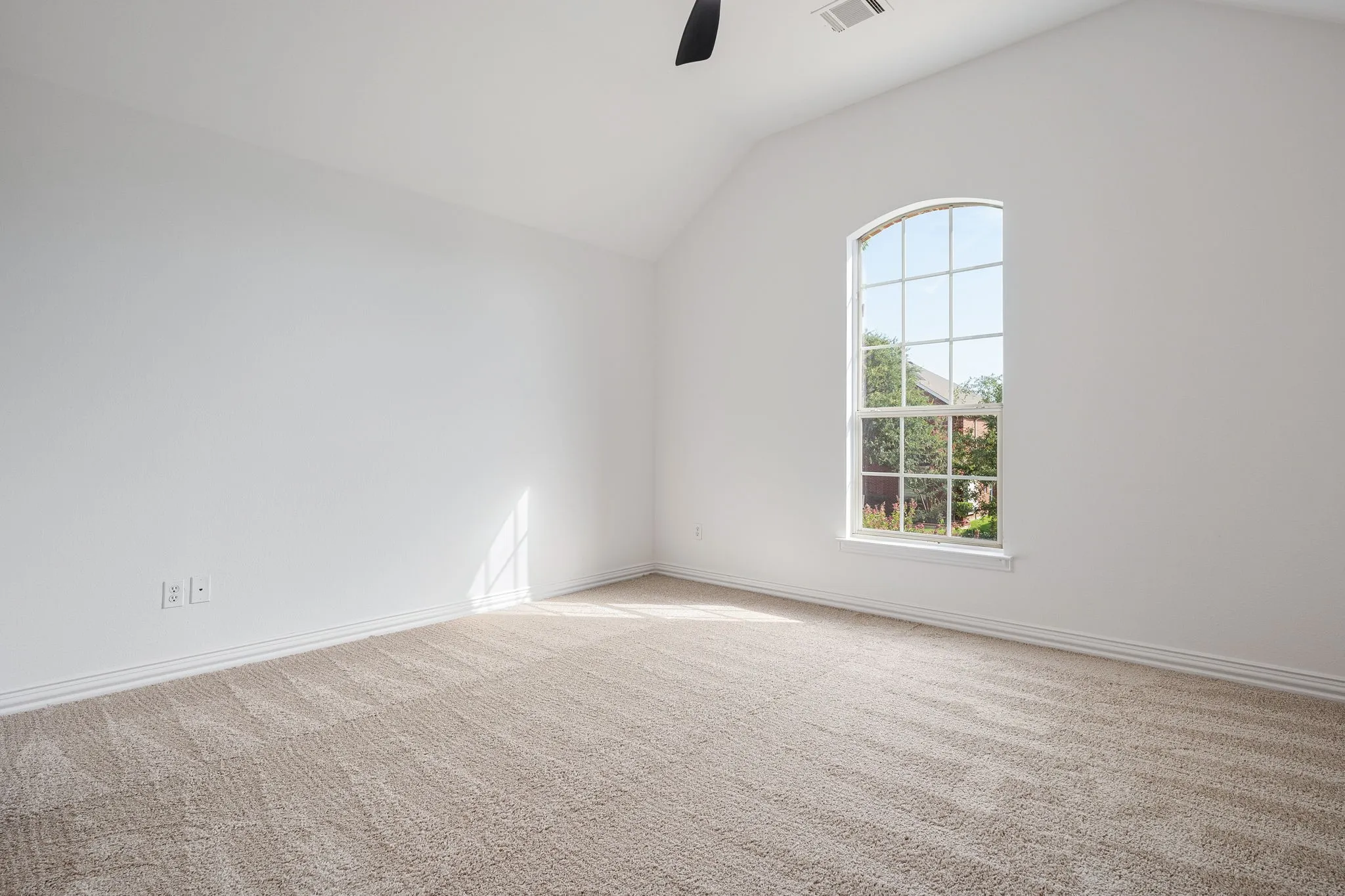 Single Family Residence For Sale in Denton County , 2180 Mustang Trail, Frisco, Texas 75033, 5 Bedroom, 4 Bathroom, 2 Garage spaces, 3,851 Sqft, built in 2004, mls#21353982, Real Estate Agent in Frisco, Homes For Sale in Denton county, Homes For Sale in Frisco, Realtor in Frisco Texas, Real Estate Brokerage Independent Realty Texas, Luminita Cordes Realtor