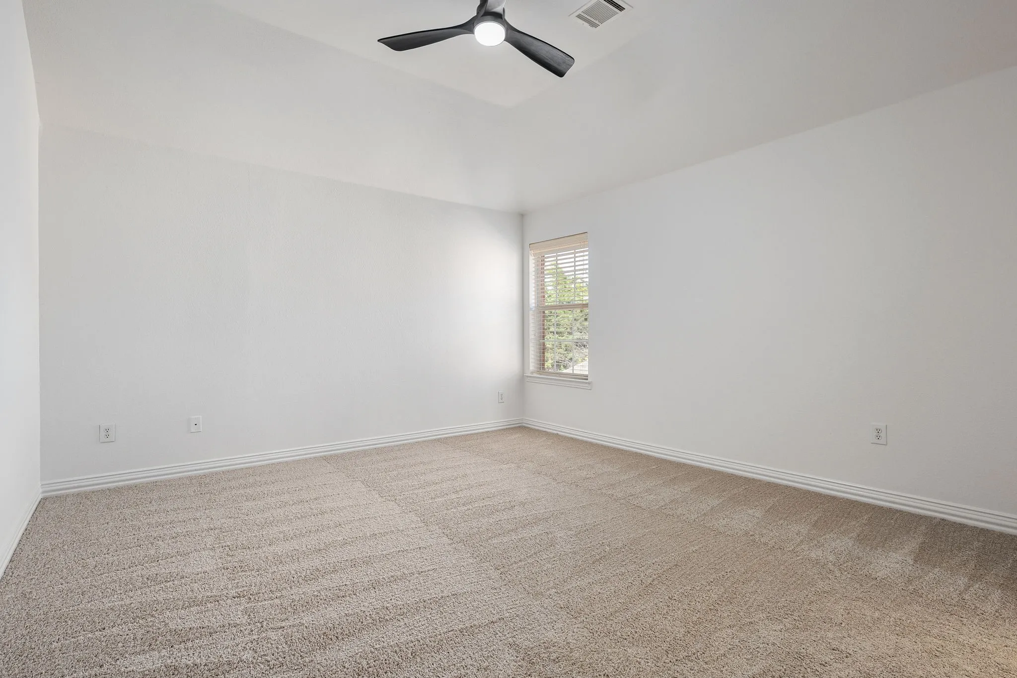Single Family Residence For Sale in Denton County , 2180 Mustang Trail, Frisco, Texas 75033, 5 Bedroom, 4 Bathroom, 2 Garage spaces, 3,851 Sqft, built in 2004, mls#21353982, Real Estate Agent in Frisco, Homes For Sale in Denton county, Homes For Sale in Frisco, Realtor in Frisco Texas, Real Estate Brokerage Independent Realty Texas, Luminita Cordes Realtor