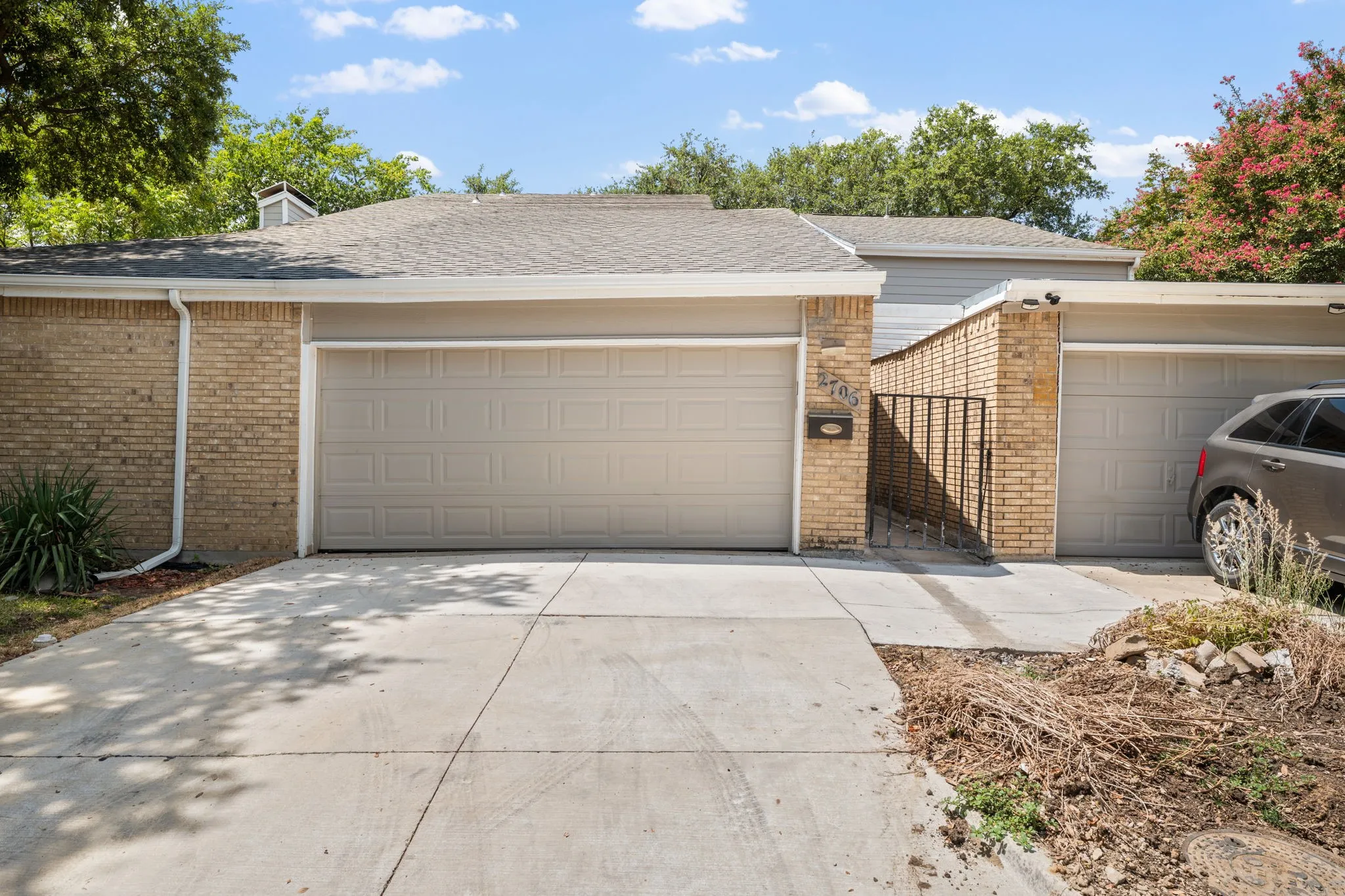 Townhouse For Rent in Dallas County , 2706 Creek Wood Court, Carrollton, Texas 75006, 4 Bedroom, 2 Bathroom, 1 Garage spaces, 1,738 Sqft, built in 1974, mls#21354047, Real Estate Agent in Carrollton, Homes For Rent in Dallas county, Homes For Rent in Carrollton, Realtor in Carrollton Texas, Real Estate Brokerage Independent Realty Texas, Luminita Cordes Realtor