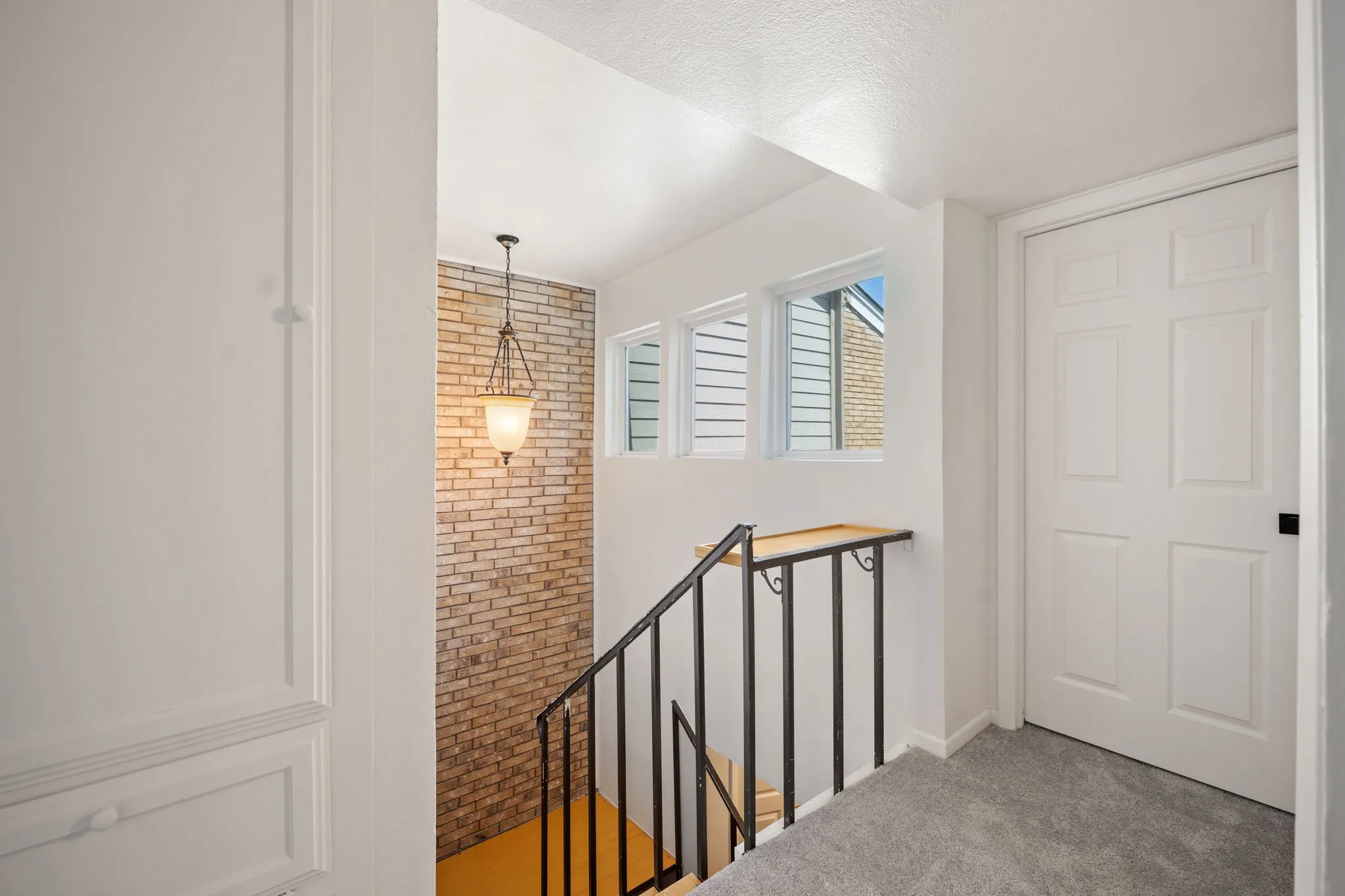 Townhouse For Rent in Dallas County , 2706 Creek Wood Court, Carrollton, Texas 75006, 4 Bedroom, 2 Bathroom, 1 Garage spaces, 1,738 Sqft, built in 1974, mls#21354047, Real Estate Agent in Carrollton, Homes For Rent in Dallas county, Homes For Rent in Carrollton, Realtor in Carrollton Texas, Real Estate Brokerage Independent Realty Texas, Luminita Cordes Realtor