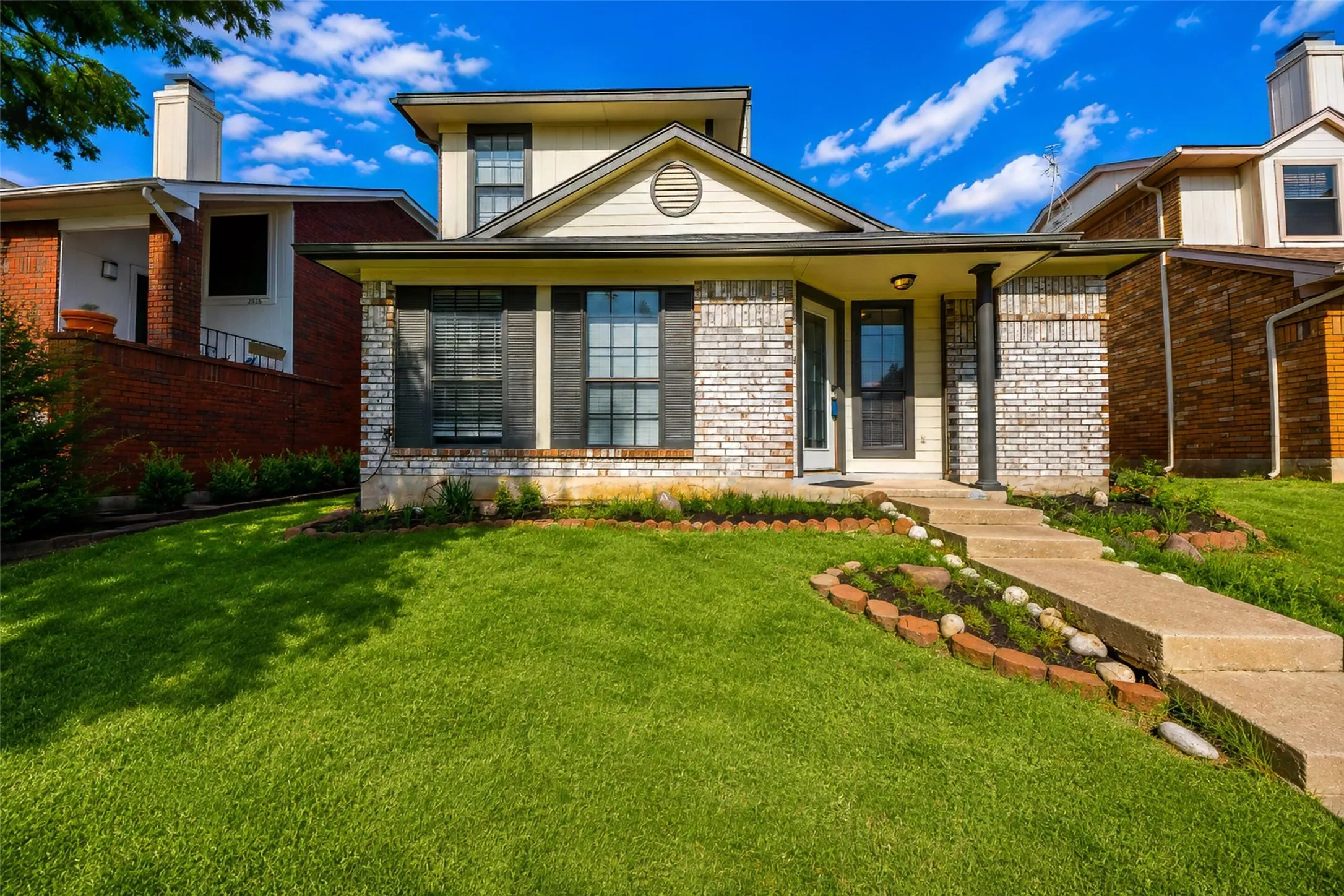 Single Family Residence For Sale in Denton County , 2927 Peninsula Way, Carrollton, Texas 75007, 3 Bedroom, 3 Bathroom, 1 Garage spaces, 1,653 Sqft, built in 1987, mls#21353905, Real Estate Agent in Carrollton, Homes For Sale in Denton county, Homes For Sale in Carrollton, Realtor in Carrollton Texas, Real Estate Brokerage Independent Realty Texas, Luminita Cordes Realtor