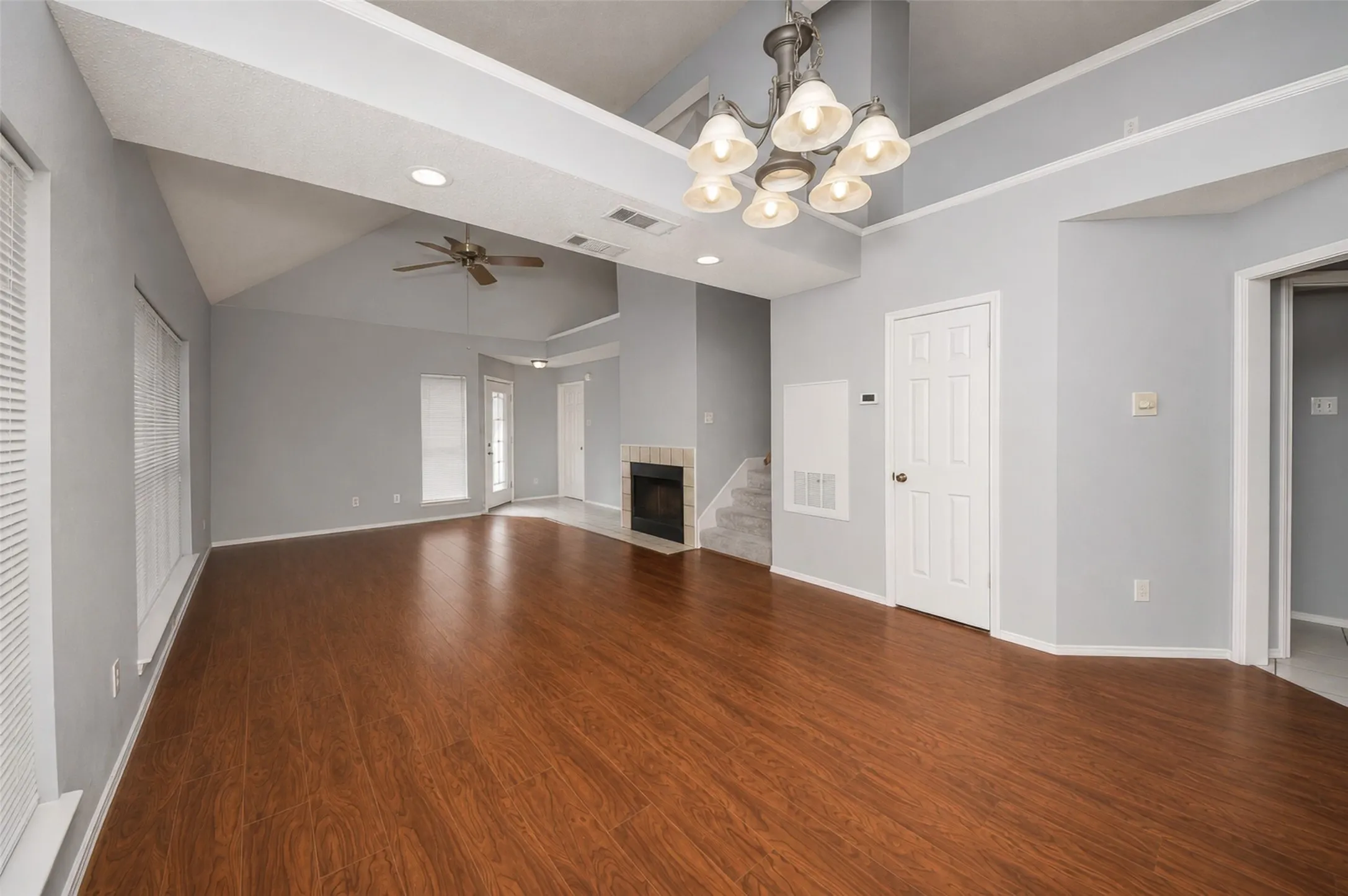 Single Family Residence For Sale in Denton County , 2927 Peninsula Way, Carrollton, Texas 75007, 3 Bedroom, 3 Bathroom, 1 Garage spaces, 1,653 Sqft, built in 1987, mls#21353905, Real Estate Agent in Carrollton, Homes For Sale in Denton county, Homes For Sale in Carrollton, Realtor in Carrollton Texas, Real Estate Brokerage Independent Realty Texas, Luminita Cordes Realtor