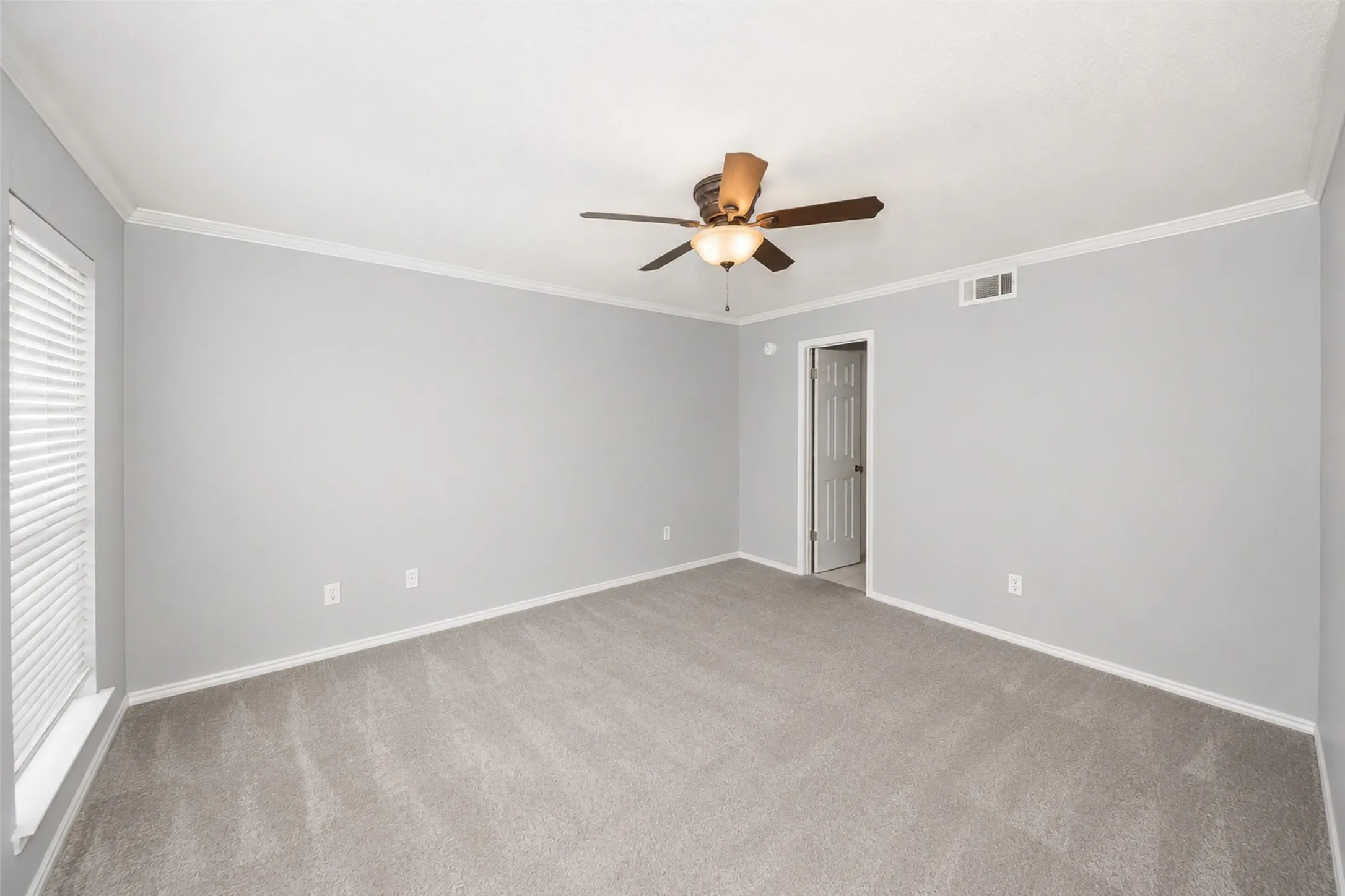 Single Family Residence For Sale in Denton County , 2927 Peninsula Way, Carrollton, Texas 75007, 3 Bedroom, 3 Bathroom, 1 Garage spaces, 1,653 Sqft, built in 1987, mls#21353905, Real Estate Agent in Carrollton, Homes For Sale in Denton county, Homes For Sale in Carrollton, Realtor in Carrollton Texas, Real Estate Brokerage Independent Realty Texas, Luminita Cordes Realtor