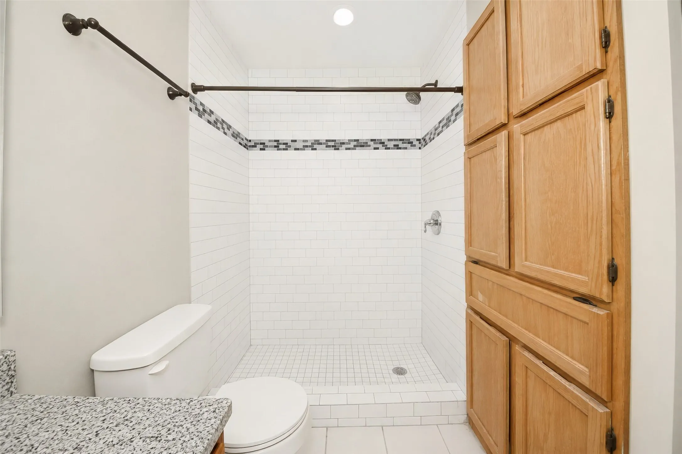Single Family Residence For Sale in Denton County , 2927 Peninsula Way, Carrollton, Texas 75007, 3 Bedroom, 3 Bathroom, 1 Garage spaces, 1,653 Sqft, built in 1987, mls#21353905, Real Estate Agent in Carrollton, Homes For Sale in Denton county, Homes For Sale in Carrollton, Realtor in Carrollton Texas, Real Estate Brokerage Independent Realty Texas, Luminita Cordes Realtor