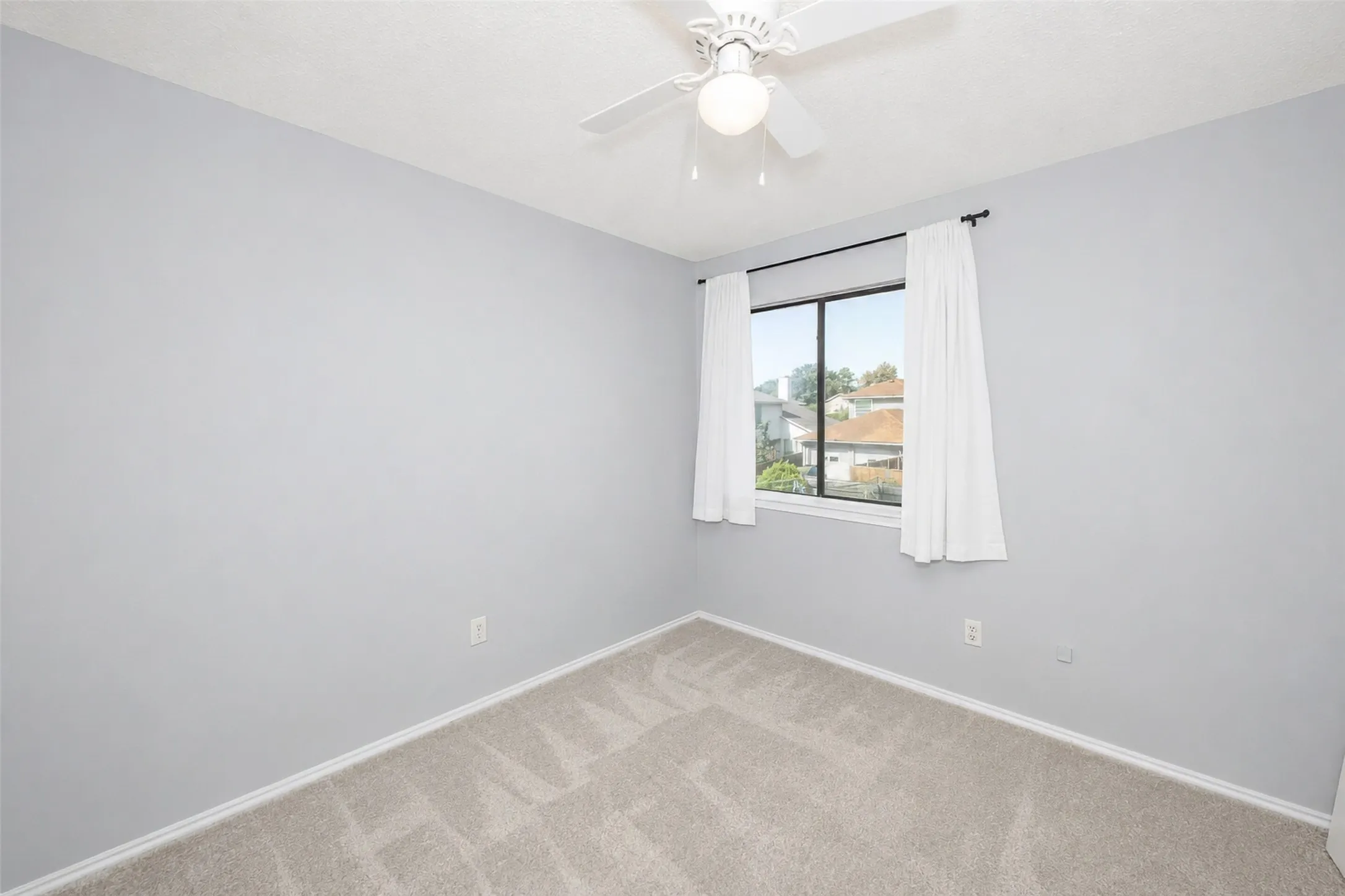 Single Family Residence For Sale in Denton County , 2927 Peninsula Way, Carrollton, Texas 75007, 3 Bedroom, 3 Bathroom, 1 Garage spaces, 1,653 Sqft, built in 1987, mls#21353905, Real Estate Agent in Carrollton, Homes For Sale in Denton county, Homes For Sale in Carrollton, Realtor in Carrollton Texas, Real Estate Brokerage Independent Realty Texas, Luminita Cordes Realtor