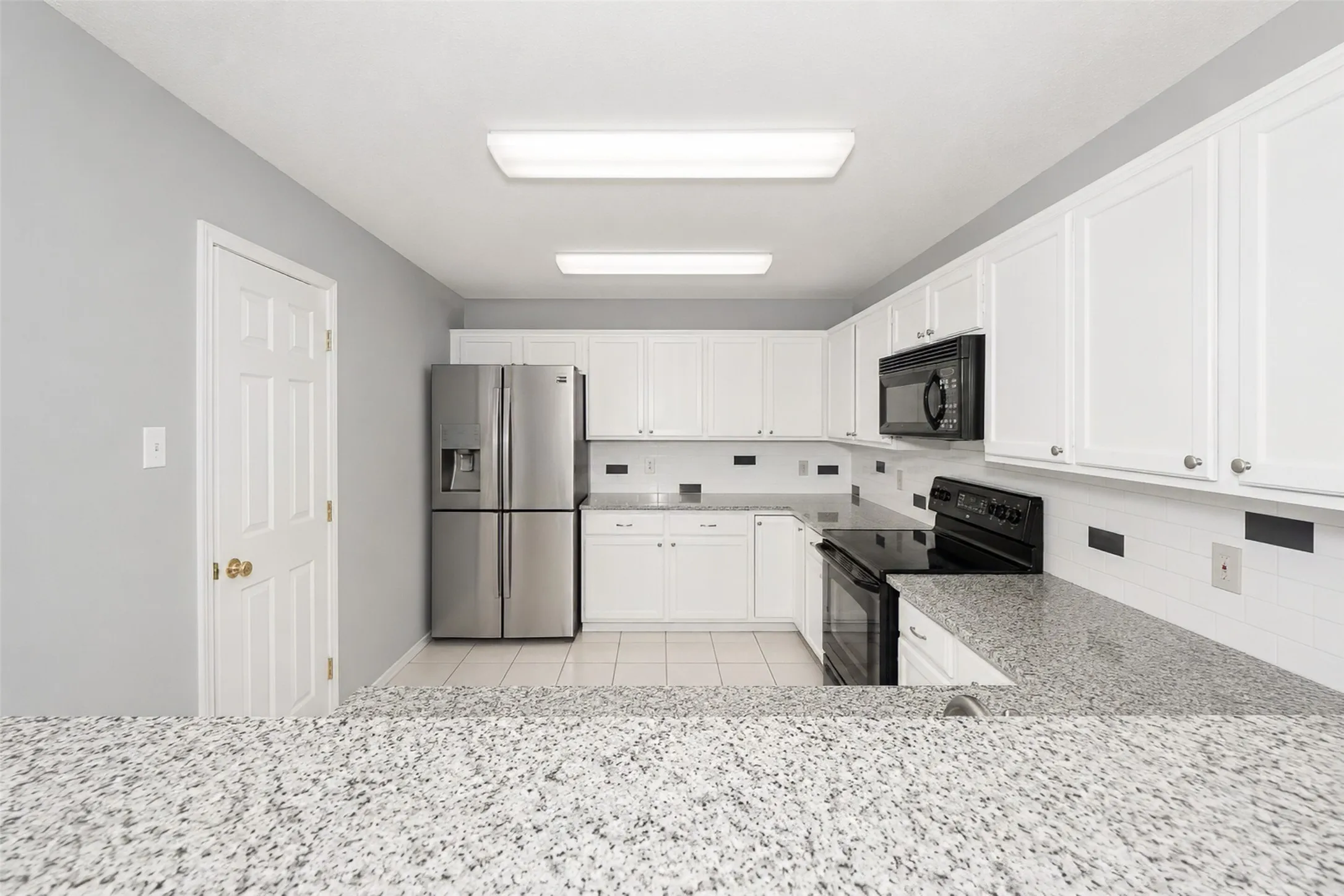 Single Family Residence For Sale in Denton County , 2927 Peninsula Way, Carrollton, Texas 75007, 3 Bedroom, 3 Bathroom, 1 Garage spaces, 1,653 Sqft, built in 1987, mls#21353905, Real Estate Agent in Carrollton, Homes For Sale in Denton county, Homes For Sale in Carrollton, Realtor in Carrollton Texas, Real Estate Brokerage Independent Realty Texas, Luminita Cordes Realtor