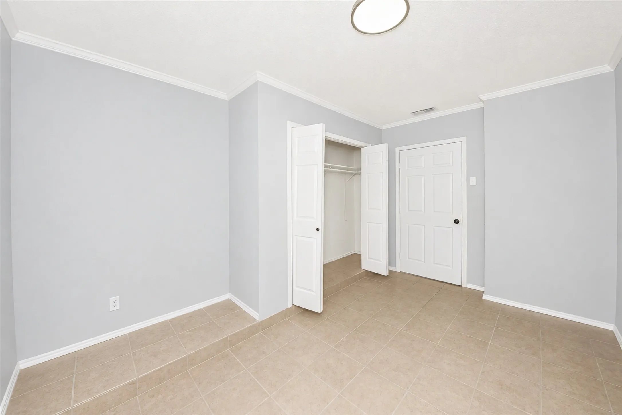 Single Family Residence For Sale in Denton County , 2927 Peninsula Way, Carrollton, Texas 75007, 3 Bedroom, 3 Bathroom, 1 Garage spaces, 1,653 Sqft, built in 1987, mls#21353905, Real Estate Agent in Carrollton, Homes For Sale in Denton county, Homes For Sale in Carrollton, Realtor in Carrollton Texas, Real Estate Brokerage Independent Realty Texas, Luminita Cordes Realtor