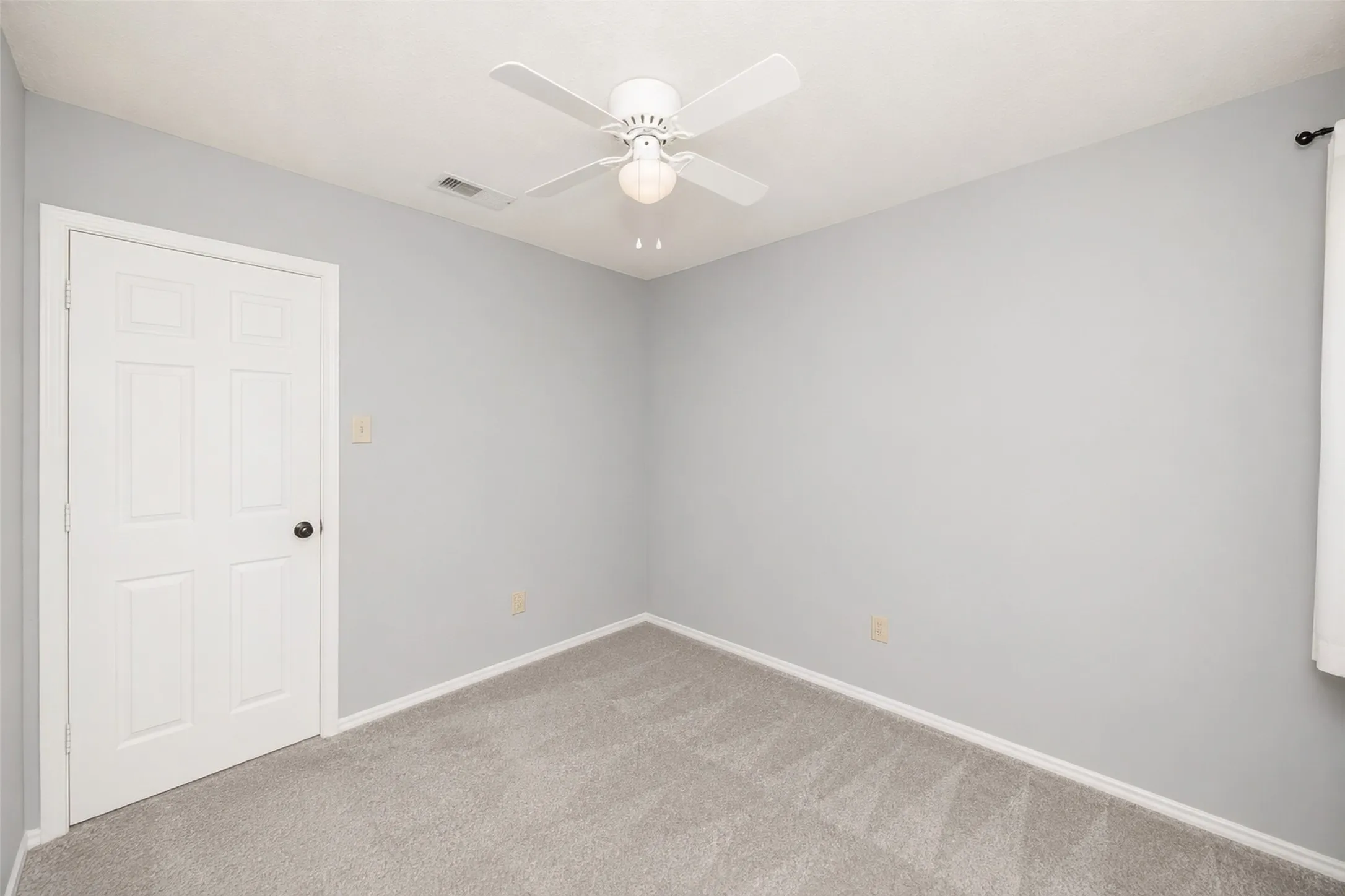 Single Family Residence For Sale in Denton County , 2927 Peninsula Way, Carrollton, Texas 75007, 3 Bedroom, 3 Bathroom, 1 Garage spaces, 1,653 Sqft, built in 1987, mls#21353905, Real Estate Agent in Carrollton, Homes For Sale in Denton county, Homes For Sale in Carrollton, Realtor in Carrollton Texas, Real Estate Brokerage Independent Realty Texas, Luminita Cordes Realtor