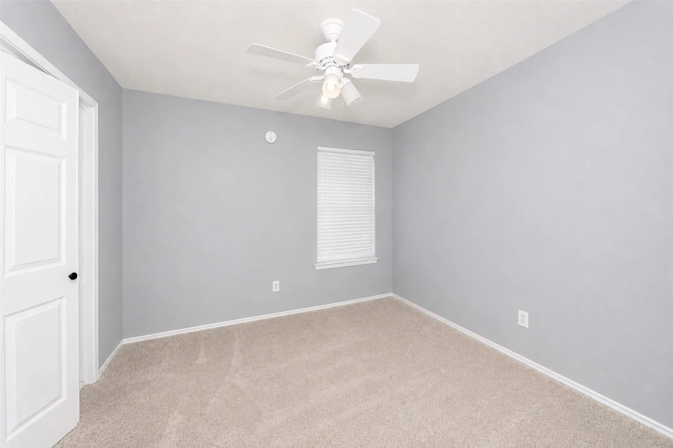 Single Family Residence For Sale in Denton County , 2927 Peninsula Way, Carrollton, Texas 75007, 3 Bedroom, 3 Bathroom, 1 Garage spaces, 1,653 Sqft, built in 1987, mls#21353905, Real Estate Agent in Carrollton, Homes For Sale in Denton county, Homes For Sale in Carrollton, Realtor in Carrollton Texas, Real Estate Brokerage Independent Realty Texas, Luminita Cordes Realtor