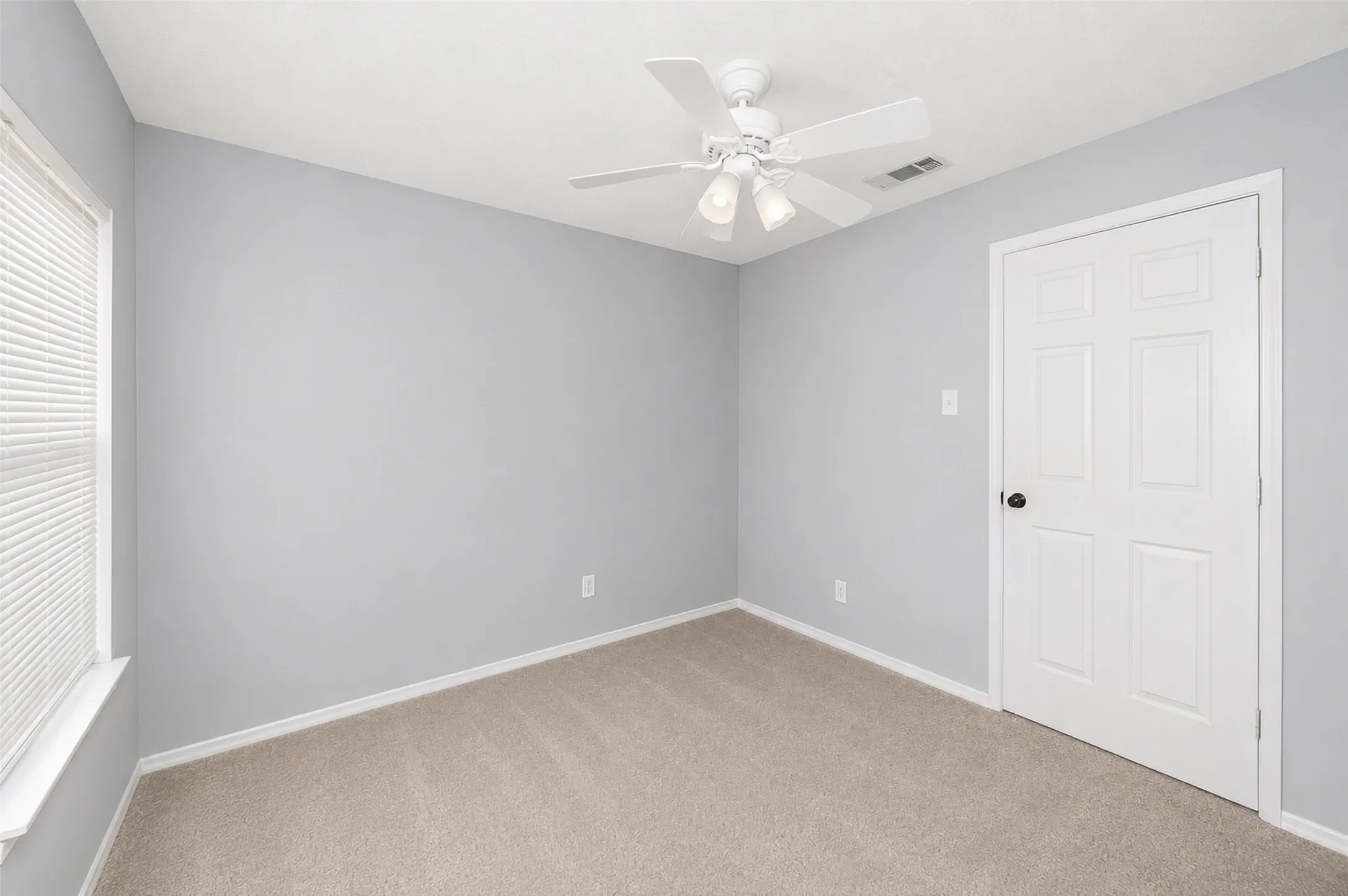 Single Family Residence For Sale in Denton County , 2927 Peninsula Way, Carrollton, Texas 75007, 3 Bedroom, 3 Bathroom, 1 Garage spaces, 1,653 Sqft, built in 1987, mls#21353905, Real Estate Agent in Carrollton, Homes For Sale in Denton county, Homes For Sale in Carrollton, Realtor in Carrollton Texas, Real Estate Brokerage Independent Realty Texas, Luminita Cordes Realtor