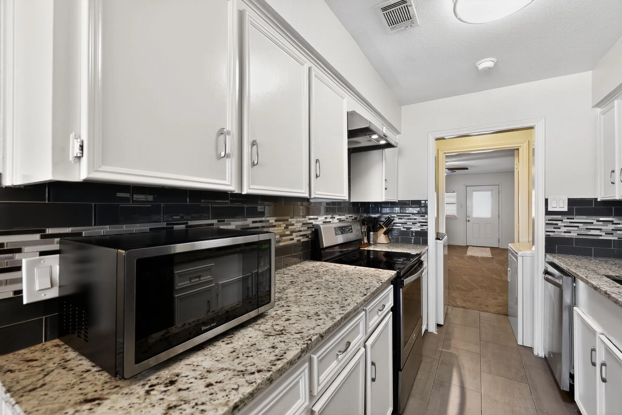 Single Family Residence For Sale in Dallas County , 2509 W Oakdale Road, Irving, Texas 75060, 3 Bedroom, 2 Bathroom, Garage spaces, 1,630 Sqft, built in 1983, mls#21354054, Real Estate Agent in Irving, Homes For Sale in Dallas county, Homes For Sale in Irving, Realtor in Irving Texas, Real Estate Brokerage Independent Realty Texas, Luminita Cordes Realtor