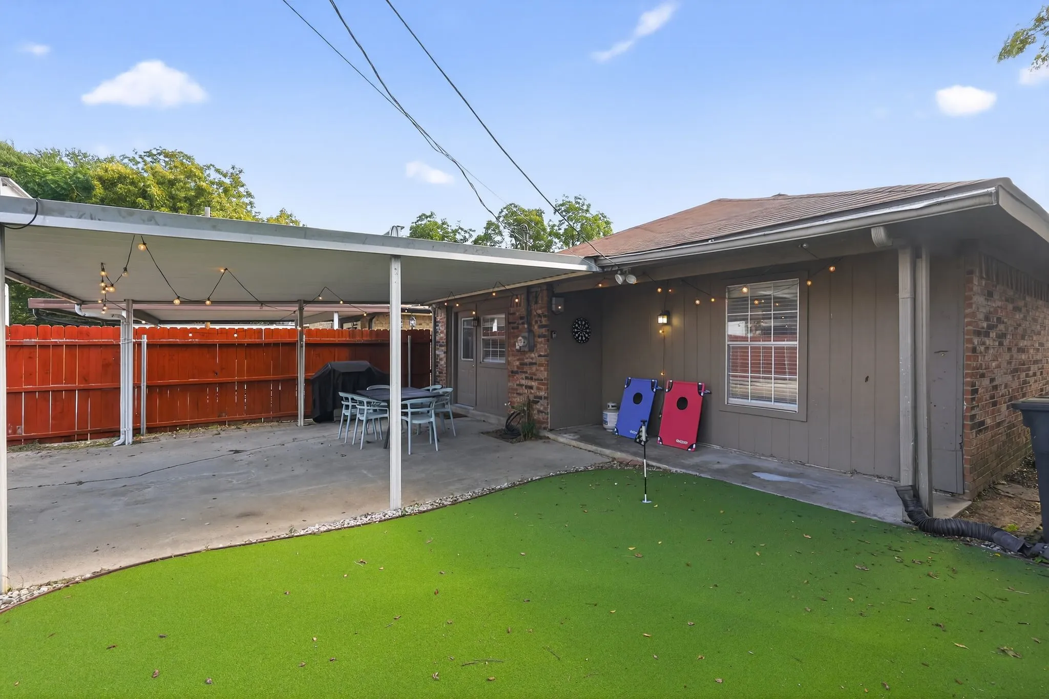 Single Family Residence For Sale in Dallas County , 2509 W Oakdale Road, Irving, Texas 75060, 3 Bedroom, 2 Bathroom, Garage spaces, 1,630 Sqft, built in 1983, mls#21354054, Real Estate Agent in Irving, Homes For Sale in Dallas county, Homes For Sale in Irving, Realtor in Irving Texas, Real Estate Brokerage Independent Realty Texas, Luminita Cordes Realtor