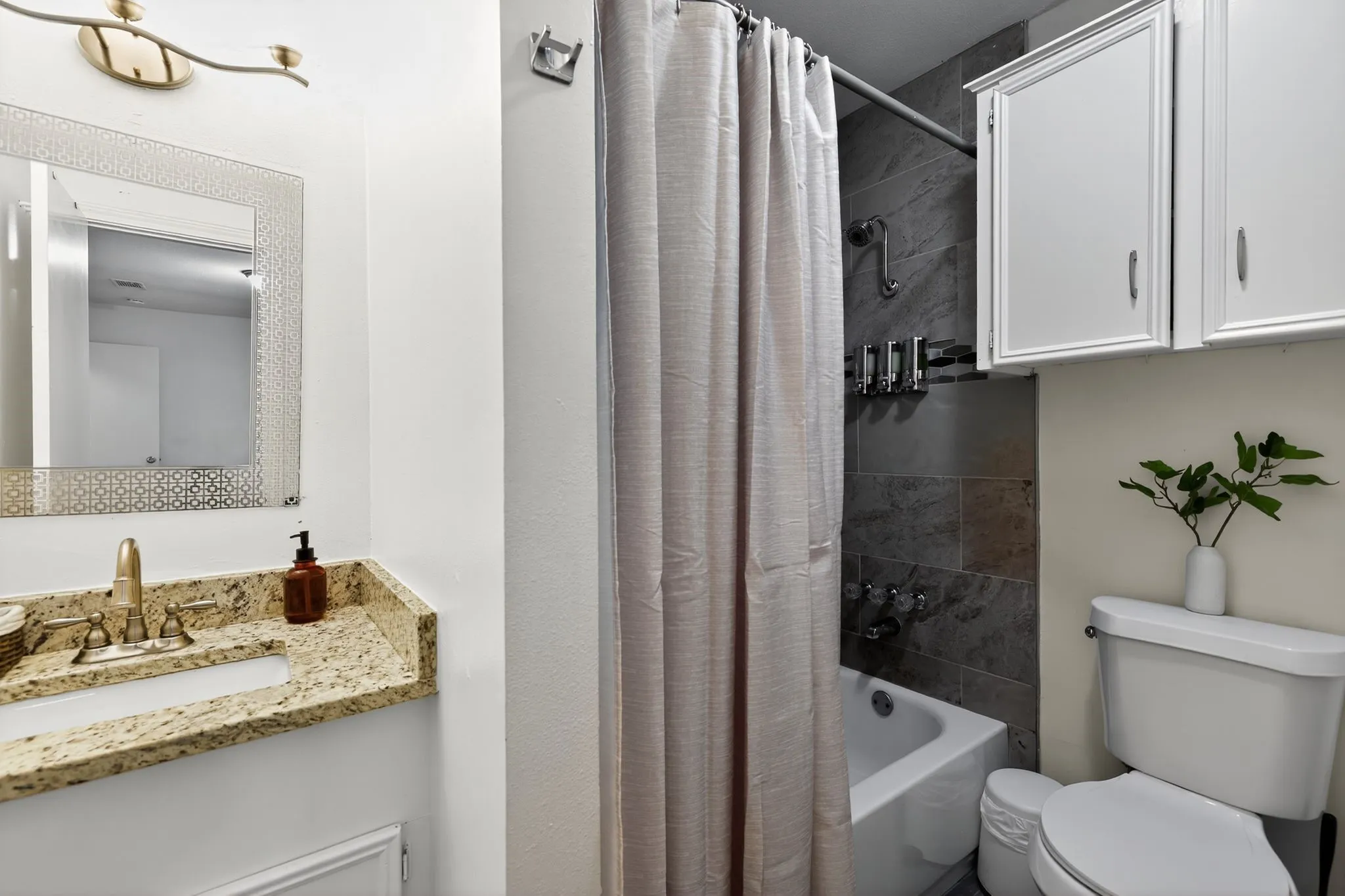 Single Family Residence For Sale in Dallas County , 2509 W Oakdale Road, Irving, Texas 75060, 3 Bedroom, 2 Bathroom, Garage spaces, 1,630 Sqft, built in 1983, mls#21354054, Real Estate Agent in Irving, Homes For Sale in Dallas county, Homes For Sale in Irving, Realtor in Irving Texas, Real Estate Brokerage Independent Realty Texas, Luminita Cordes Realtor