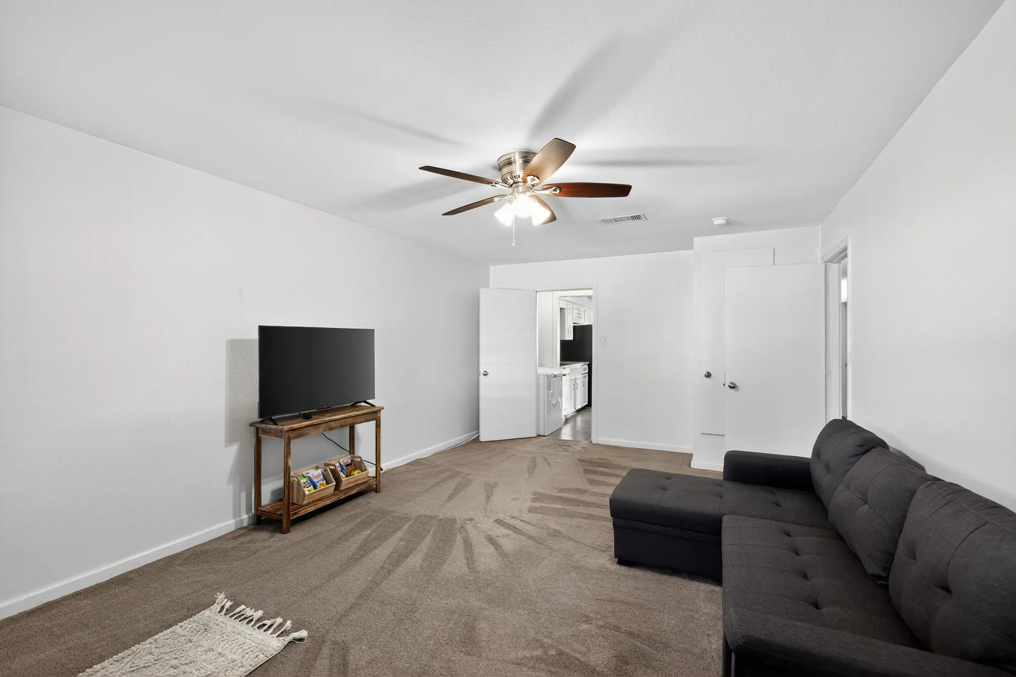 Single Family Residence For Sale in Dallas County , 2509 W Oakdale Road, Irving, Texas 75060, 3 Bedroom, 2 Bathroom, Garage spaces, 1,630 Sqft, built in 1983, mls#21354054, Real Estate Agent in Irving, Homes For Sale in Dallas county, Homes For Sale in Irving, Realtor in Irving Texas, Real Estate Brokerage Independent Realty Texas, Luminita Cordes Realtor
