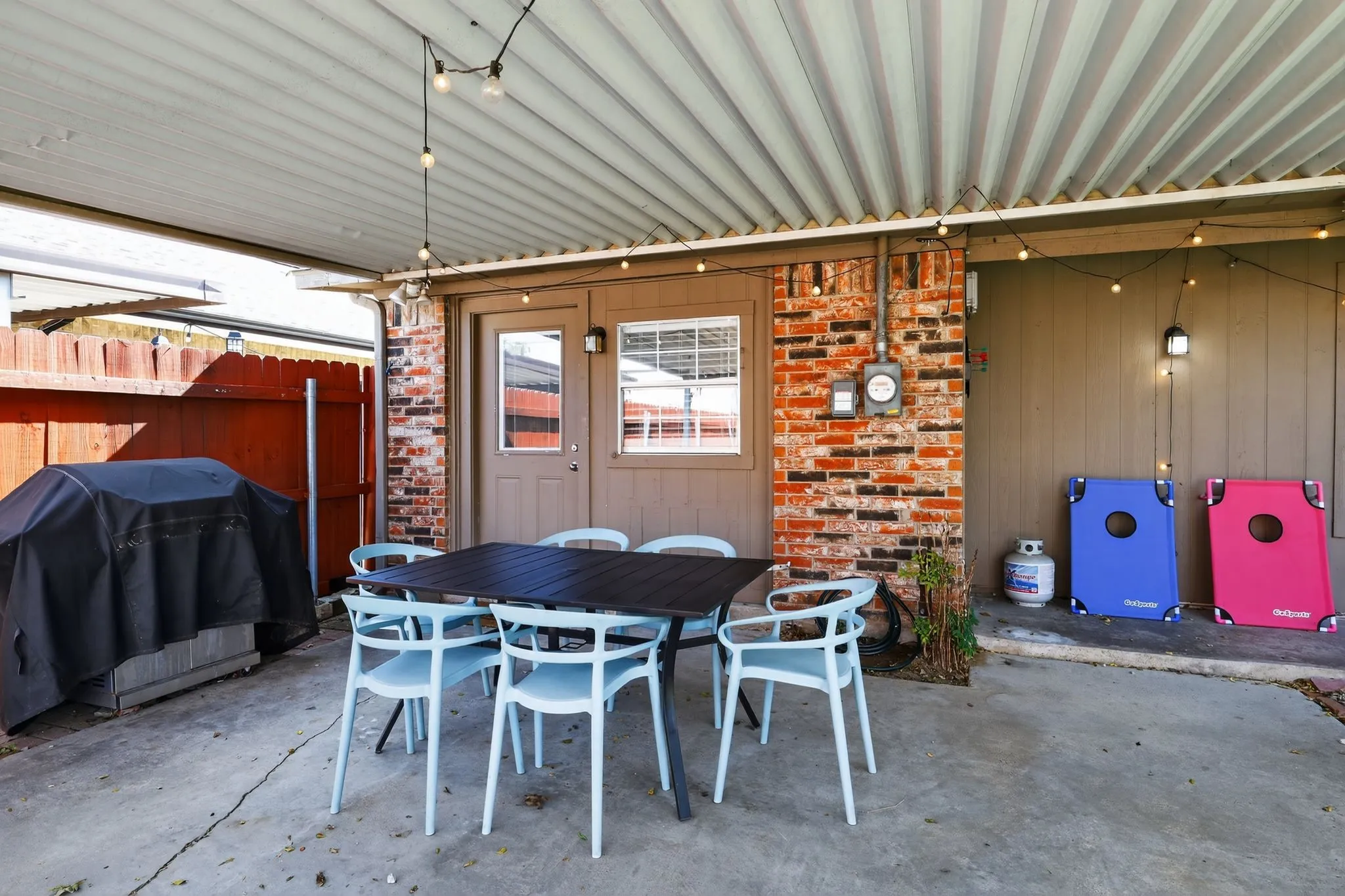 Single Family Residence For Sale in Dallas County , 2509 W Oakdale Road, Irving, Texas 75060, 3 Bedroom, 2 Bathroom, Garage spaces, 1,630 Sqft, built in 1983, mls#21354054, Real Estate Agent in Irving, Homes For Sale in Dallas county, Homes For Sale in Irving, Realtor in Irving Texas, Real Estate Brokerage Independent Realty Texas, Luminita Cordes Realtor