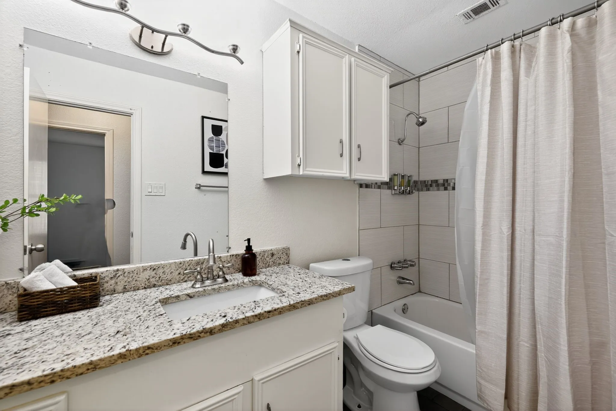 Secondary bath between secondary bedrooms