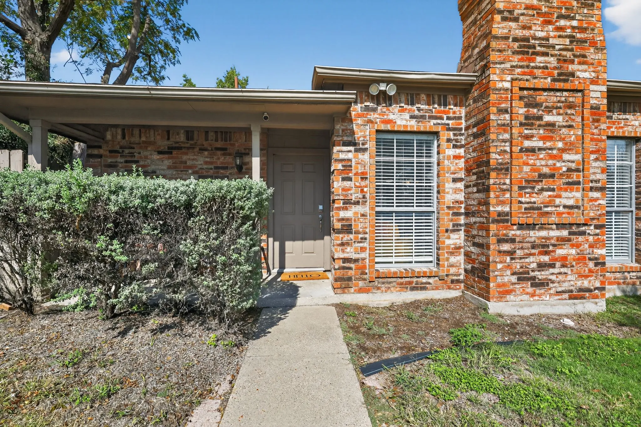 Single Family Residence For Sale in Dallas County , 2509 W Oakdale Road, Irving, Texas 75060, 3 Bedroom, 2 Bathroom, Garage spaces, 1,630 Sqft, built in 1983, mls#21354054, Real Estate Agent in Irving, Homes For Sale in Dallas county, Homes For Sale in Irving, Realtor in Irving Texas, Real Estate Brokerage Independent Realty Texas, Luminita Cordes Realtor