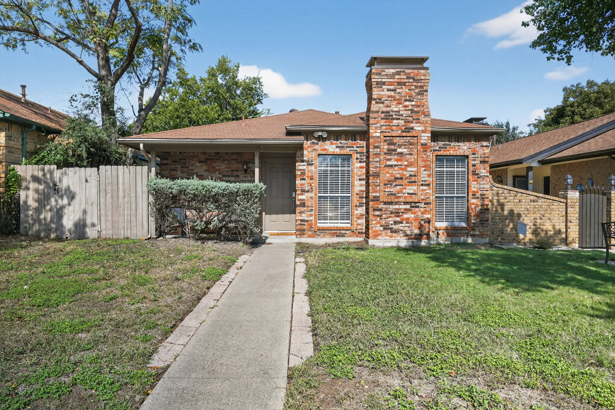 Single Family Residence For Sale in Dallas County , 2509 W Oakdale Road, Irving, Texas 75060, 3 Bedroom, 2 Bathroom, Garage spaces, 1,630 Sqft, built in 1983, mls#21354054, Real Estate Agent in Irving, Homes For Sale in Dallas county, Homes For Sale in Irving, Realtor in Irving Texas, Real Estate Brokerage Independent Realty Texas, Luminita Cordes Realtor