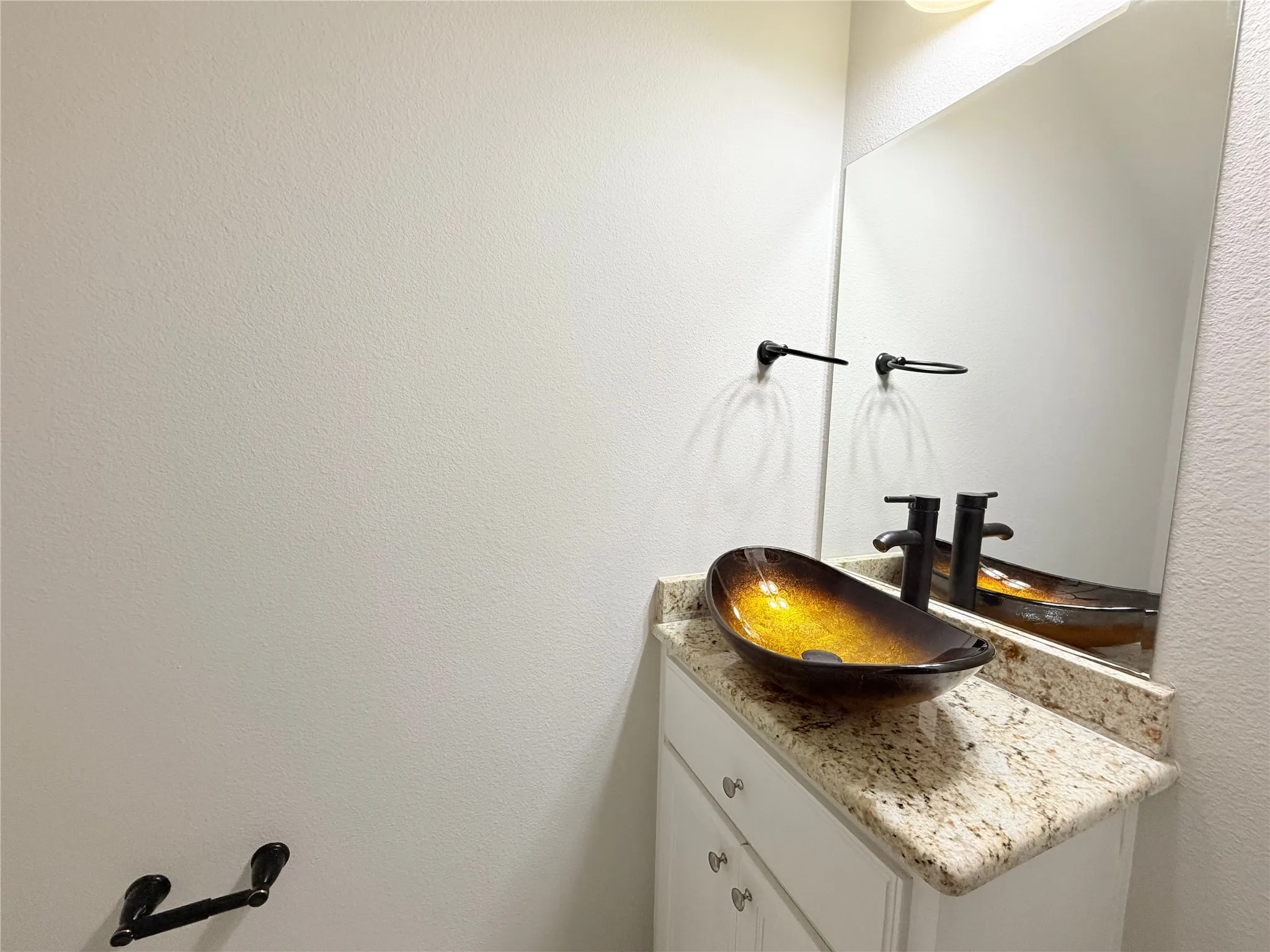 Townhouse For Rent in Dallas County , 12305 Halima Street, Dallas, Texas 75243, 4 Bedrooms, 4 Bathrooms, 2 Garage spaces, 2,397 Sqft, built in 2017, Price $2,800, mls#21354057, Real Estate Agent in Dallas, Homes For Rent in Dallas county, Homes For Rent in Dallas, Realtor in Dallas Texas, Real Estate Brokerage Independent Realty Texas, Luminita Cordes Realtor