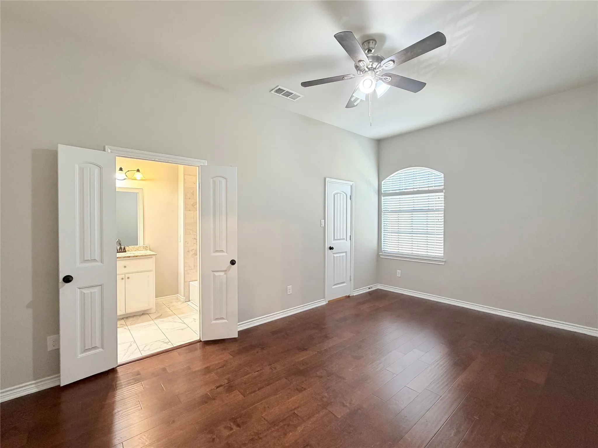 Townhouse For Rent in Dallas County , 12305 Halima Street, Dallas, Texas 75243, 4 Bedrooms, 4 Bathrooms, 2 Garage spaces, 2,397 Sqft, built in 2017, Price $2,800, mls#21354057, Real Estate Agent in Dallas, Homes For Rent in Dallas county, Homes For Rent in Dallas, Realtor in Dallas Texas, Real Estate Brokerage Independent Realty Texas, Luminita Cordes Realtor