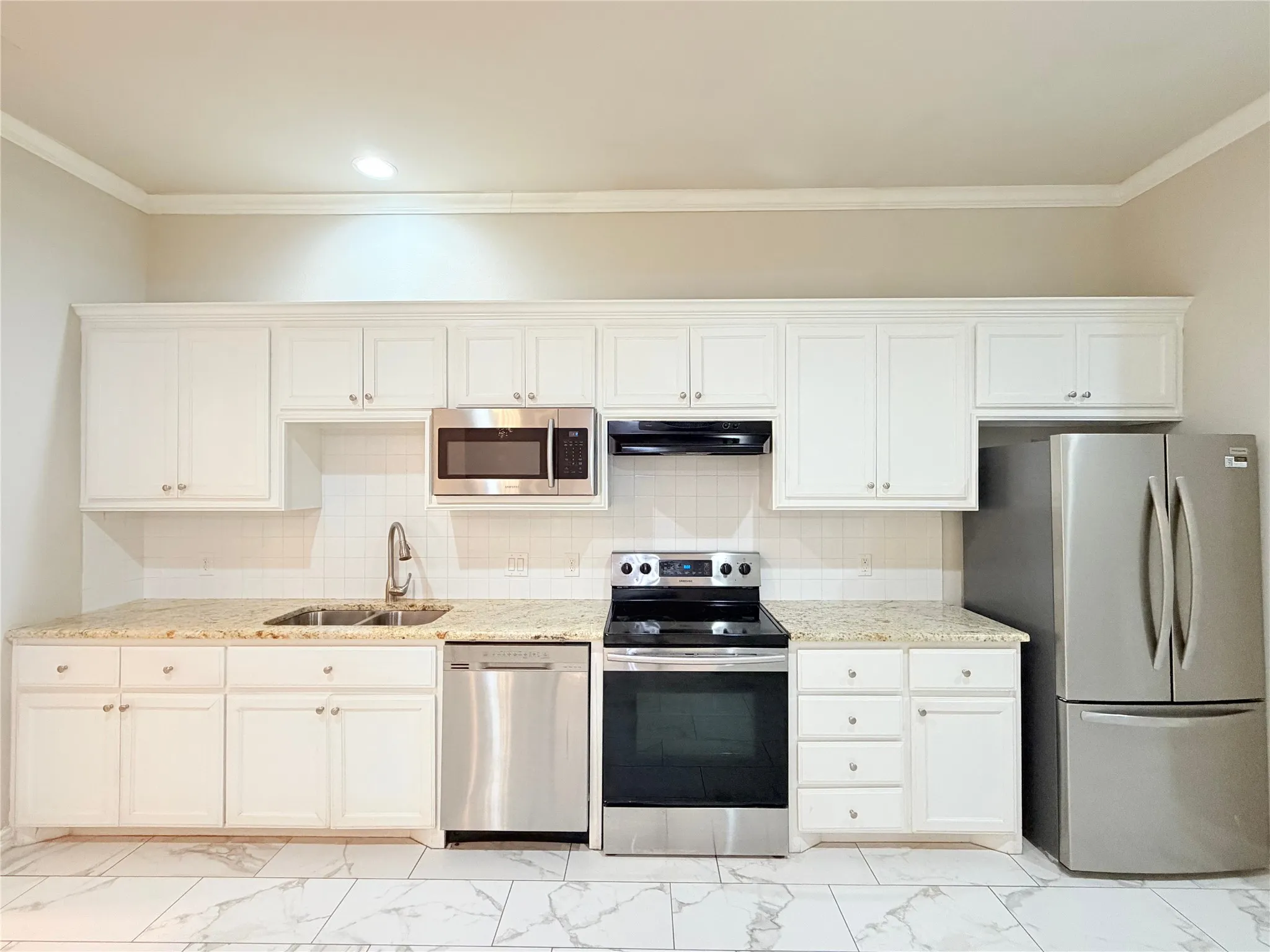 Townhouse For Rent in Dallas County , 12305 Halima Street, Dallas, Texas 75243, 4 Bedrooms, 4 Bathrooms, 2 Garage spaces, 2,397 Sqft, built in 2017, Price $2,800, mls#21354057, Real Estate Agent in Dallas, Homes For Rent in Dallas county, Homes For Rent in Dallas, Realtor in Dallas Texas, Real Estate Brokerage Independent Realty Texas, Luminita Cordes Realtor