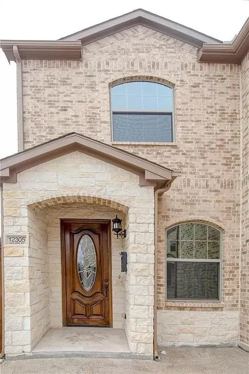 Townhouse For Rent in Dallas County , 12305 Halima Street, Dallas, Texas 75243, 4 Bedrooms, 4 Bathrooms, 2 Garage spaces, 2,397 Sqft, built in 2017, Price $2,800, mls#21354057, Real Estate Agent in Dallas, Homes For Rent in Dallas county, Homes For Rent in Dallas, Realtor in Dallas Texas, Real Estate Brokerage Independent Realty Texas, Luminita Cordes Realtor