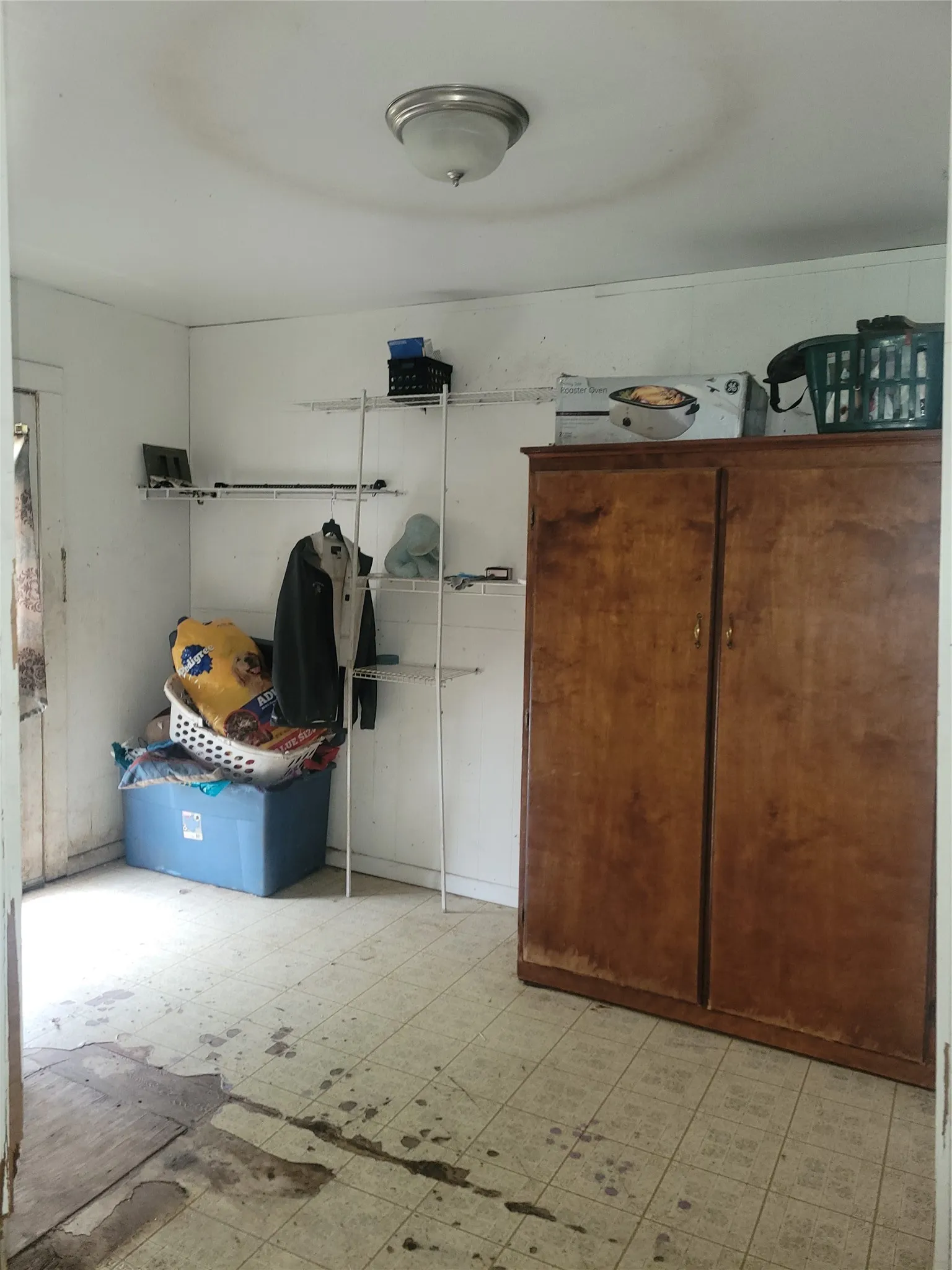Single Family Residence For Sale in Brown County , 1701 6th Street, Brownwood, Texas 76801, 3 Bedrooms, 2 Bathrooms, Garage spaces, 1,885 Sqft, built in 1900, Price $95,000, mls#21345891, Real Estate Agent in Brownwood, Homes For Sale in Brown county, Homes For Sale in Brownwood, Realtor in Brownwood Texas, Real Estate Brokerage Independent Realty Texas, Luminita Cordes Realtor